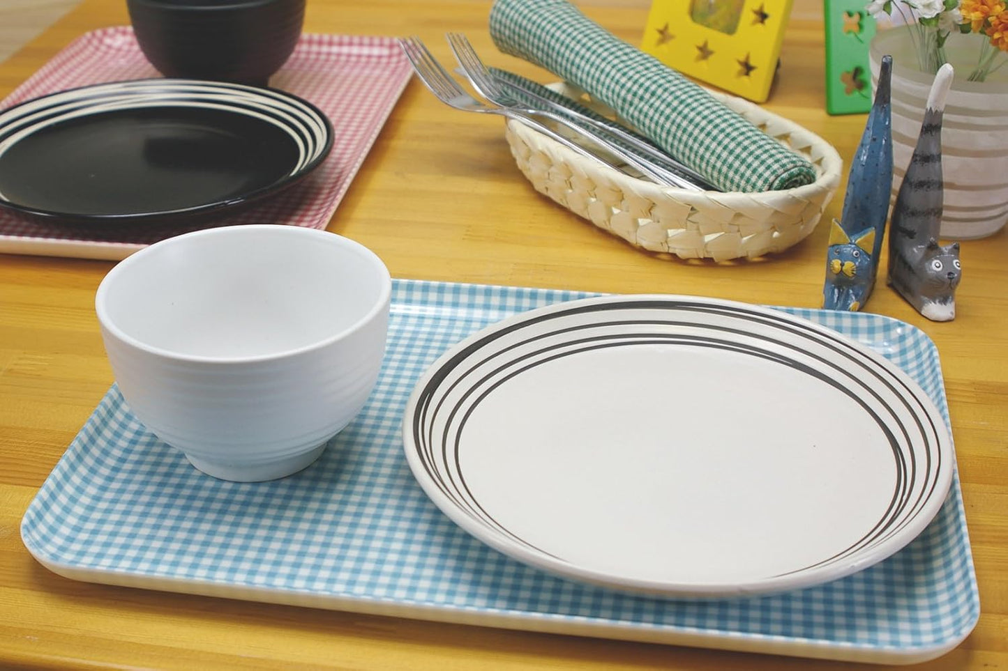 TATSU-Craft NR Non Slip Serving Tray Gingham Check, Pink, Microwave Safe, Rectangular Plastic Tray, 15.3 x 10.6 Inches, Great for Cafeterias, Restaurants, Coffee Shops, Kitchen, Desserts, and More