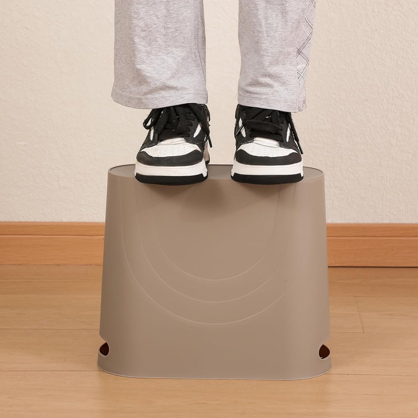 rejomiik Small Trash Can, Slim Garbage Can Plastic Waste Basket with Handles 3.5 Gallon Container Bin for Narrow Spaces Bathroom, Bedroom, Kitchen, Office at Home, 2 Pack Khaki