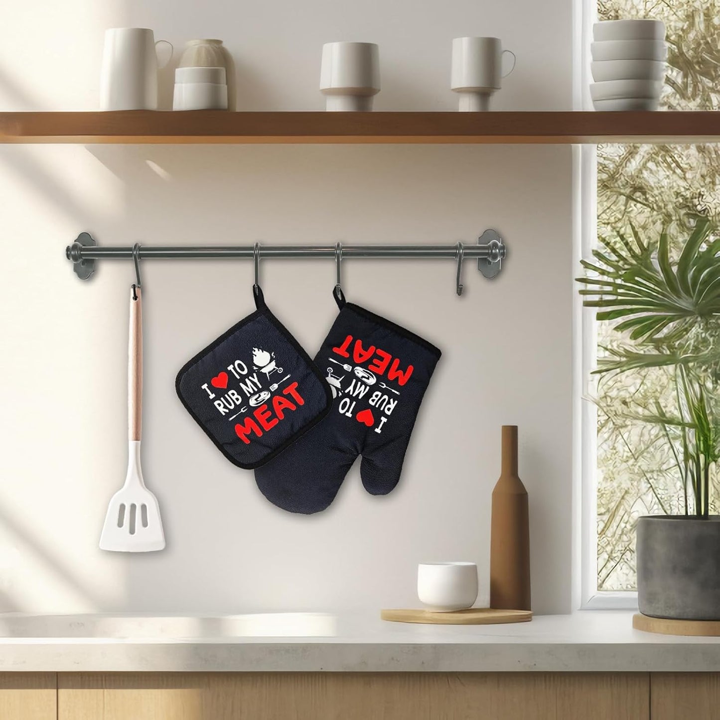 Funny BBQ Kitchen Mitts and Pot Holders（Set of 2） I Love to Rub My Meat Heat Resistant Mitts Funny Silicone Non-Slip Oven Mitts Kitchen Gift for Chef Grilling Master BBQ Lover Friend Family