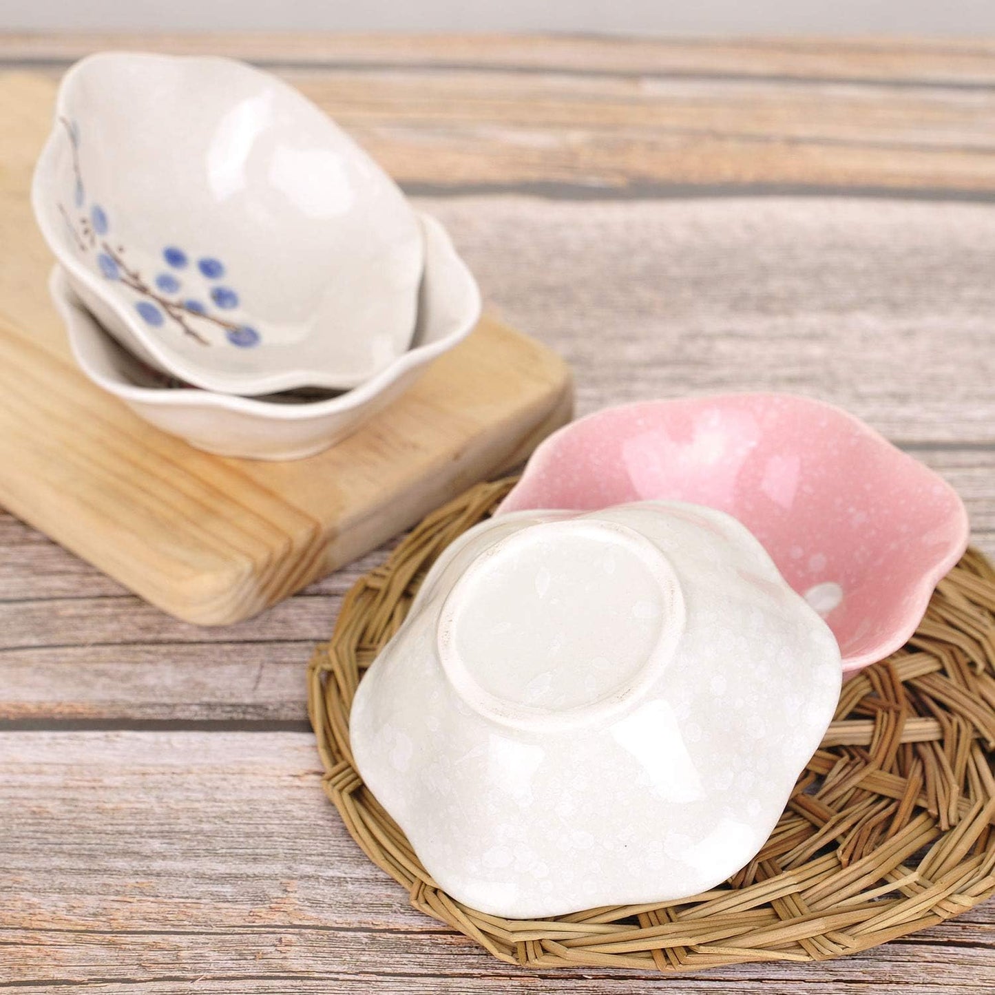 VanEnjoy Ceramic Japanese Dipping Bowl Soy Sauce Seasoning Dishes Soy Dipping Sauce Dishes set of 4, Floral pattern with Flower shape (leaves) (leaves)