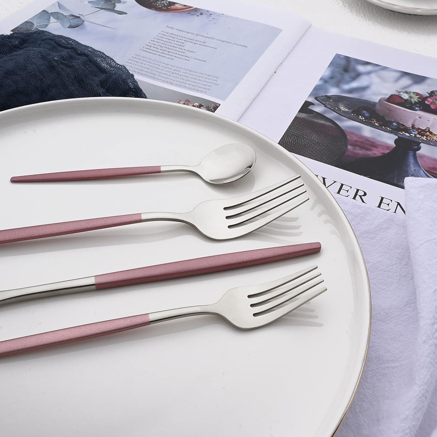 Silverware Set – 20 Piece Family Dinnerware Set – Flatware Set Service For 4 – Pink Silver Tableware Sets – Cutlery Great For Family Gatherings & Daily Use – Spoons, Knives, Forks