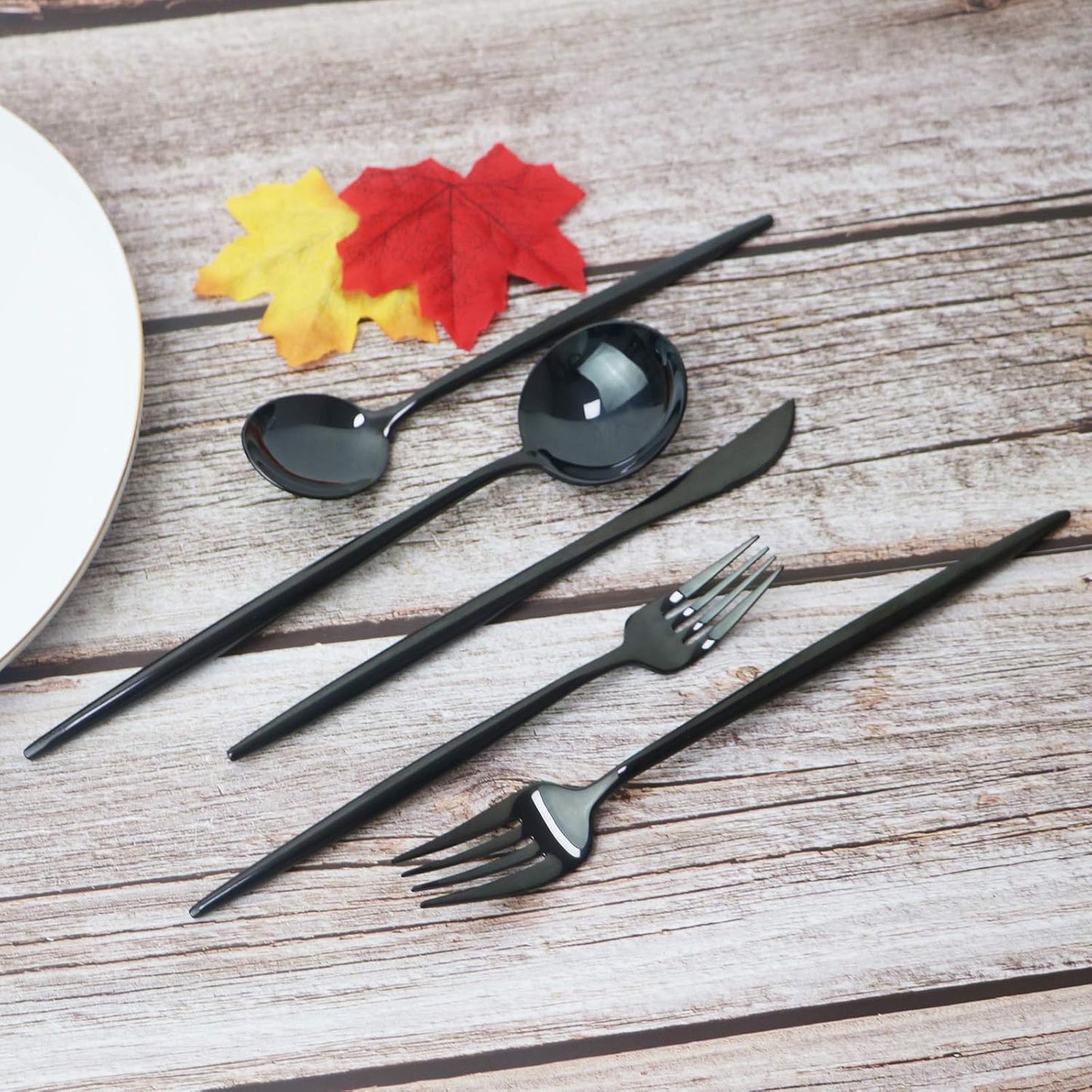 JASHII 20 Pieces Flatware Set, 18/10 Stainless Steel Utensils, Service for 4, Heavy Duty Silverware Gift, Dishwasher Safe, Mirror Polished Dinner Knife, Fork, Spoon for Restaurant (Black)