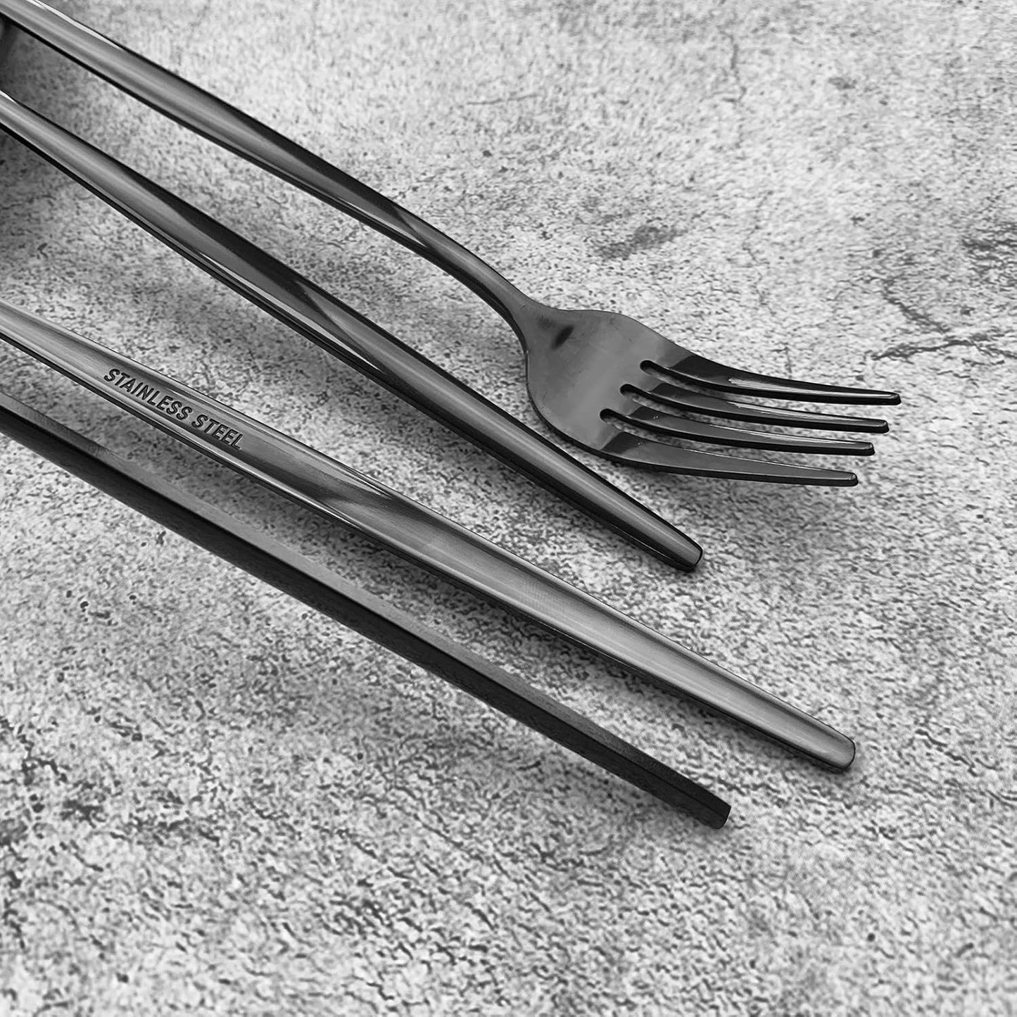 JASHII Silverware Set, Mirror Polished Black Flatware Cutlery Set Service for 4, Shiny Finish 24 Pieces Stainless Steel Utensils Set Dinner Knife Fork Spoon Dessert Fork Salad Spoon Dishwasher Safe