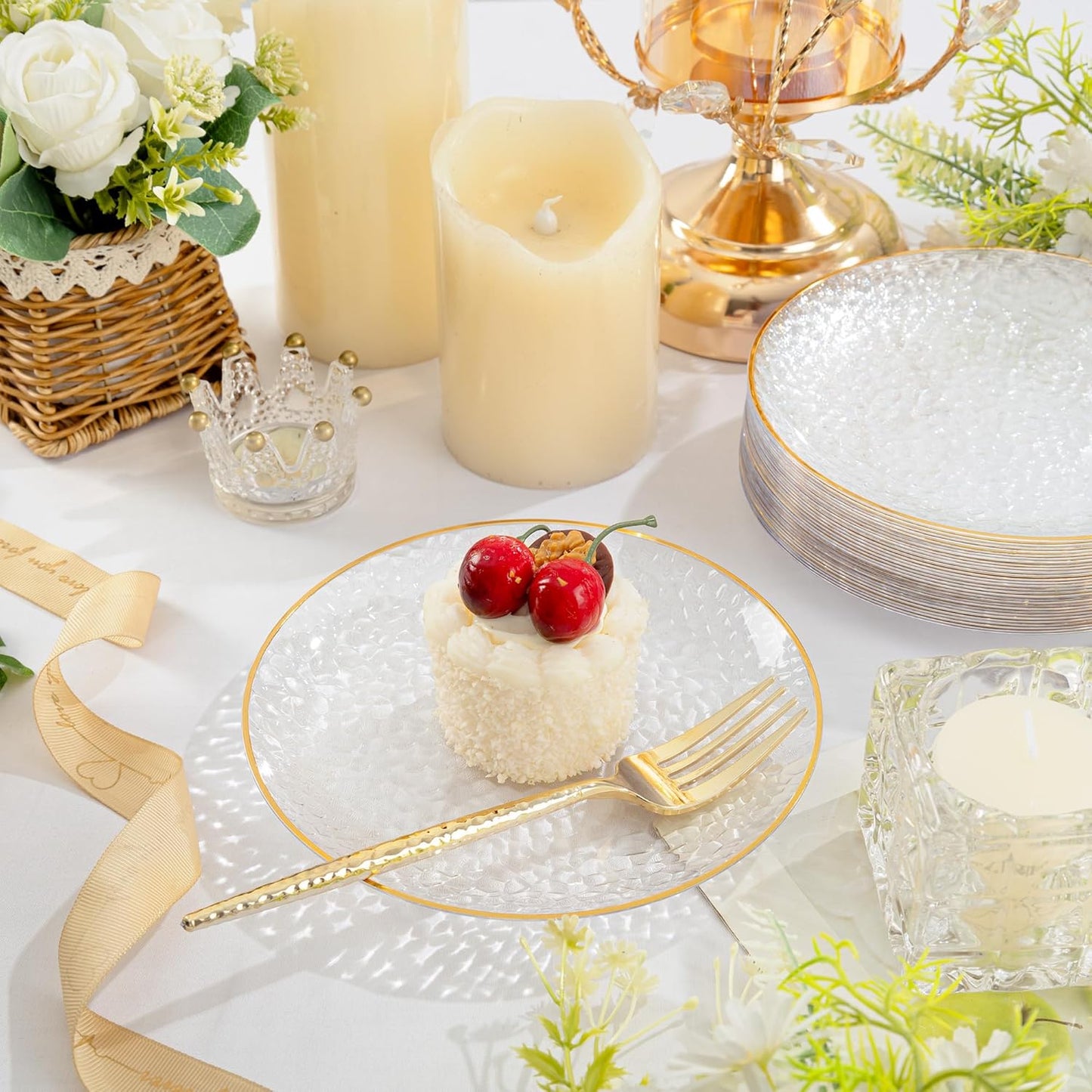 Rubtlamp 200 Pcs Clear Gold Dessert Plates 7" with Forks 7.6",Clear Plastic Hammered Platos, Dessert Plates Disposable, Heavy Duty Party Platos Include 100platos and 100forks for Party&Birthday