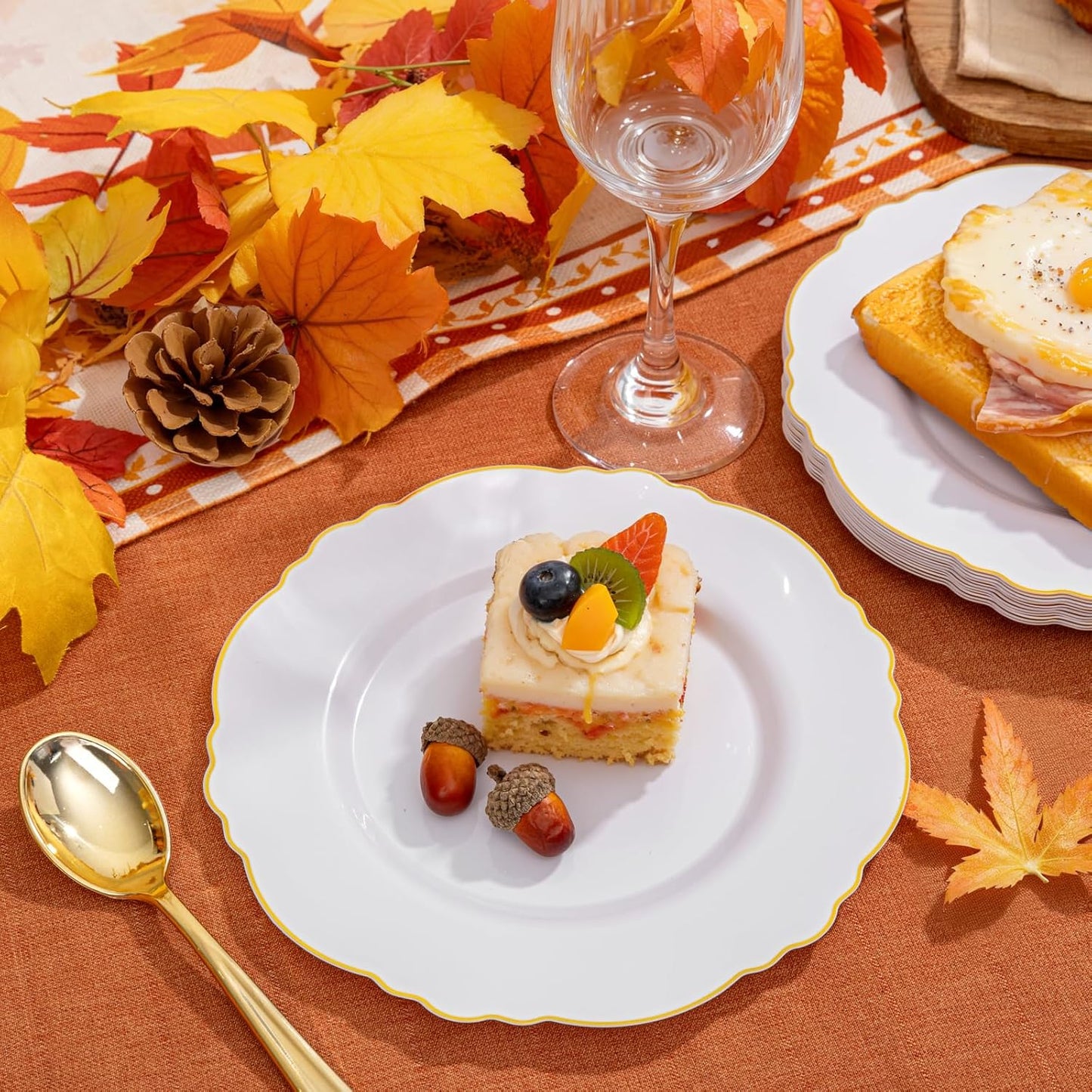 WDF 60pcs Gold Dessert Plates-7.5inch Baroque White and Gold Small Plastic Plates/Disposable Dessert/Salad/Cake/Appetizer Plastic Plate for Upscale Thanksgiving Parties/Wedding/Birthday