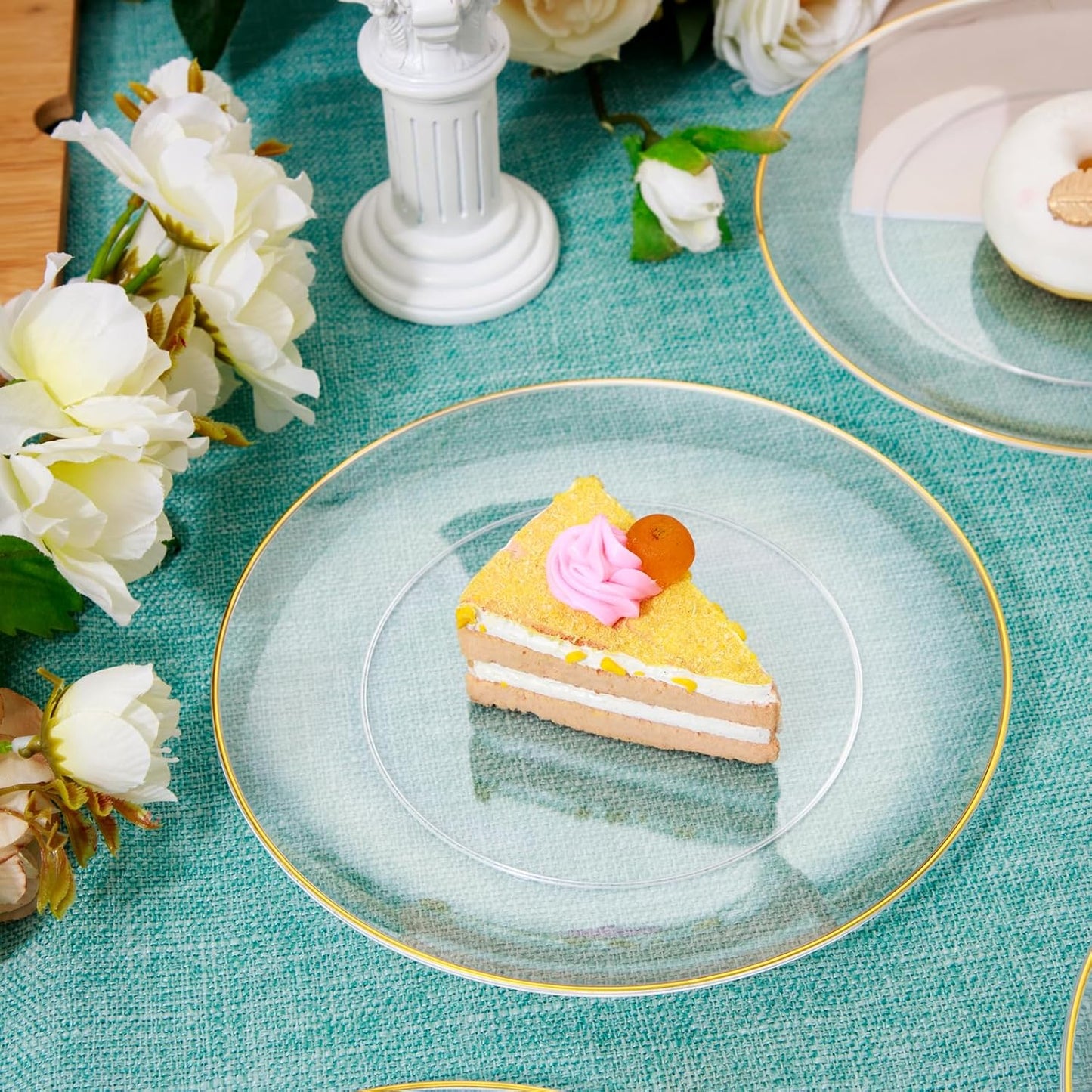 Rubtlamp 200Pcs Clear Gold Dessert Plates With Plastic Gold Forks, 100pcs 7.5inch Plates For Appetizers,100pcs 7.8inch Premium Forks Disposable, Cake Platos Disposable for Wedding