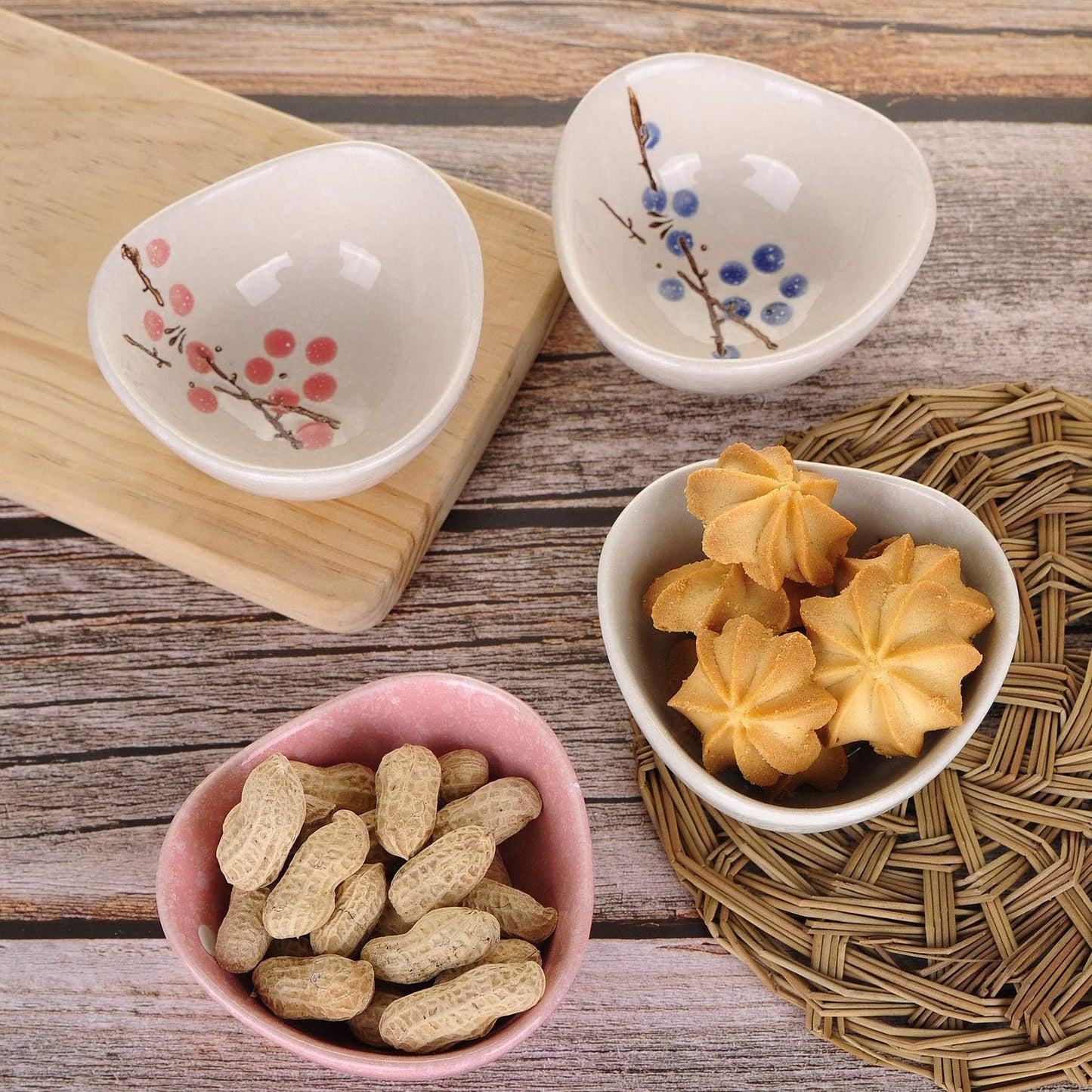 VanEnjoy Ceramic Japanese Dipping Bowl Soy Sauce Seasoning Dishes Soy Dipping Sauce Dishes set of 4, Floral pattern with Flower shape (leaves) (fruit)