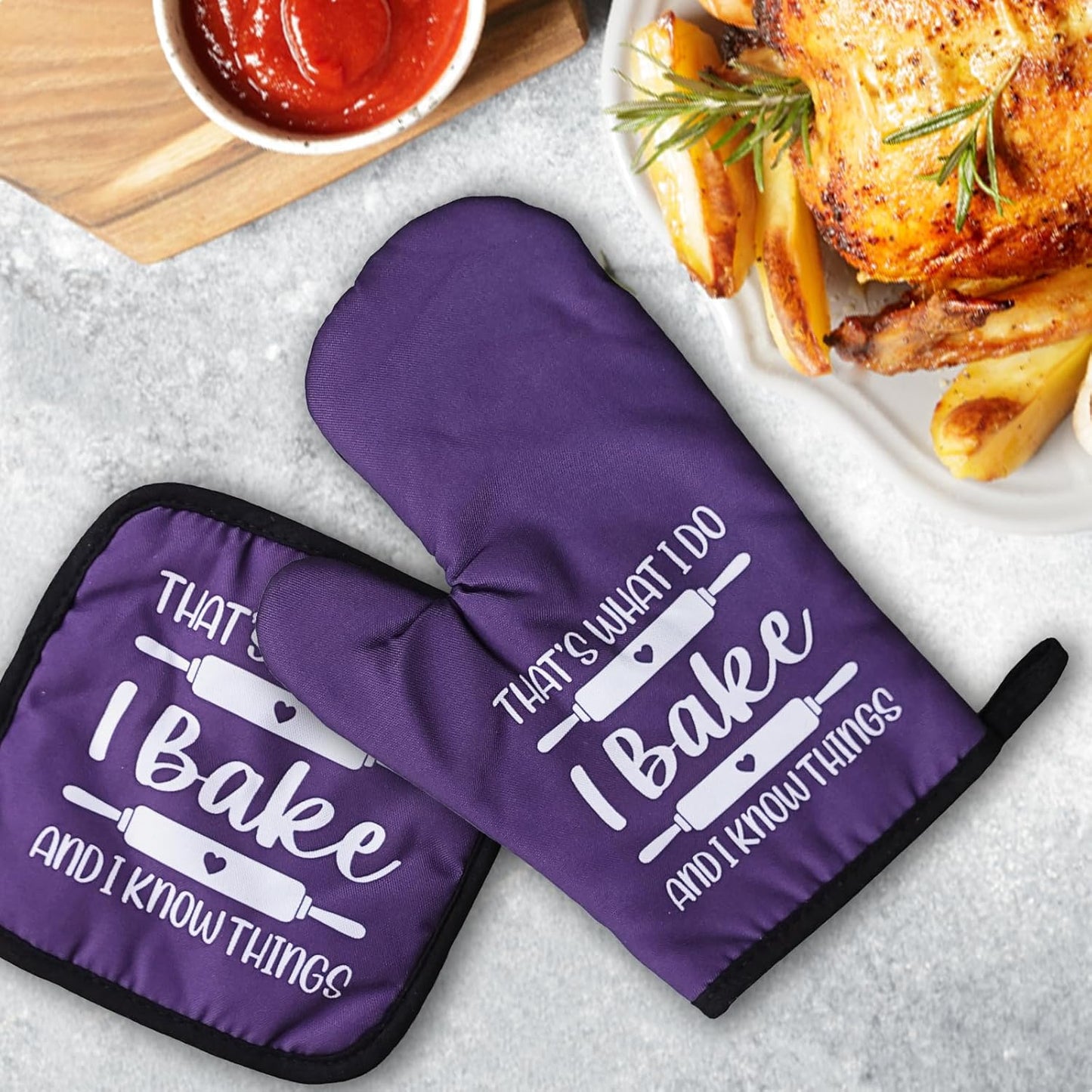 Funny Baking Oven Mitts and Pot Holders（Set of 2） That's What I Do I Bake and I Know Things Heat Resistant Kitchen Mitts Silicone Non-Slip Oven Mitts Funny Baking Accessories for Baker Chef