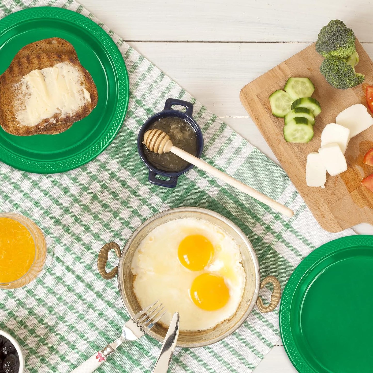 100 pcs Green Plastic Plates Disposable 7inch Plastic Plates 100 pcs Party Dessert Dinner Plates Heavy Duty for Autumn Party,Christmas,Thanksgiving day,Wedding, Valentines,Wedding, Valentines