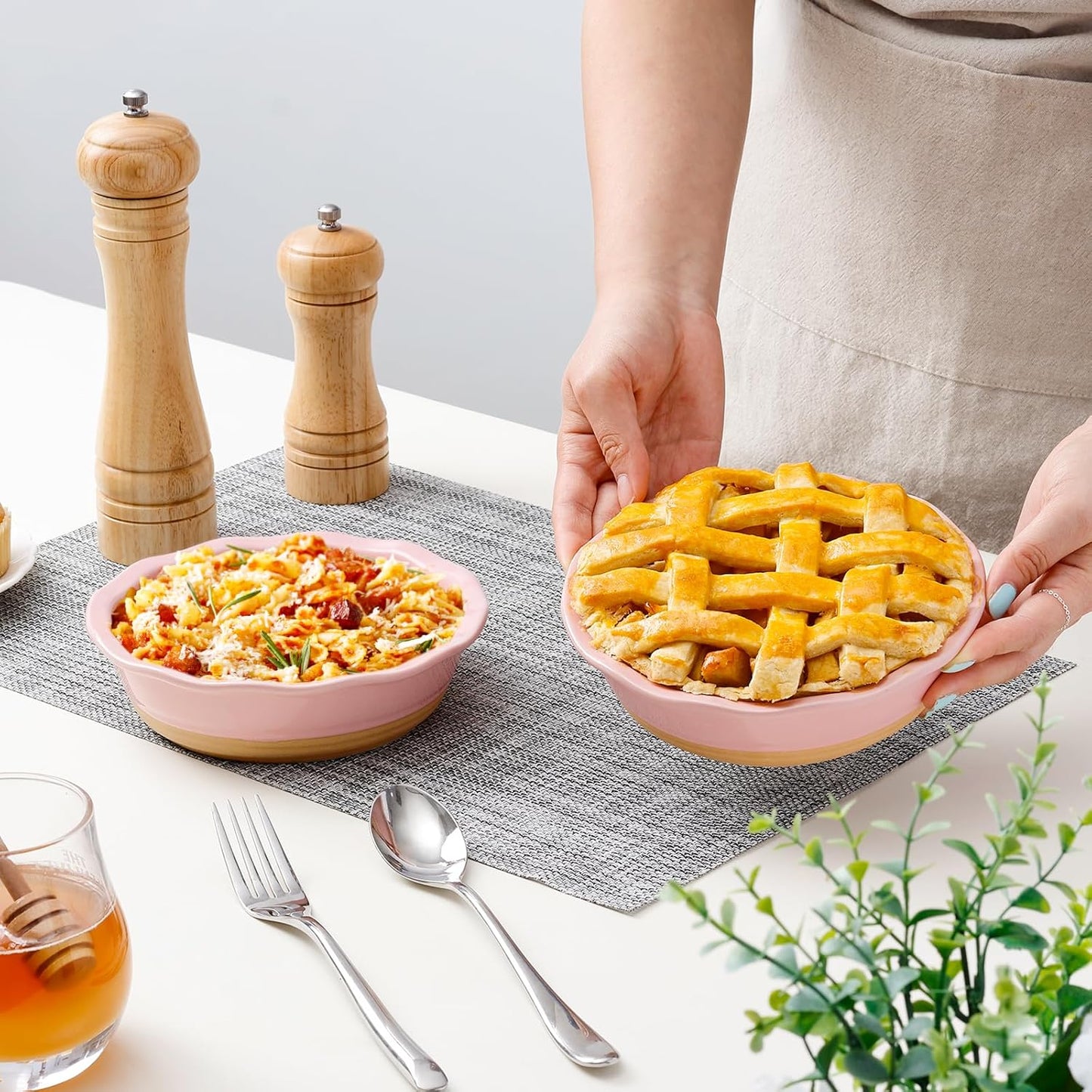 NUTRIUPS Small Pie Pans Set of 2, 6.5 Inch Ceramic Mini Pot Pie Baking Dishes, Oven Safe (6.5in, Pink, 2PCS)