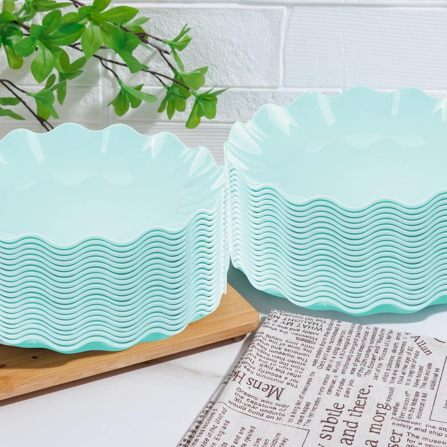 LIYH 20 Pcs 10 Inch Ice Blue Plastic Plates Reusable - Unbreakable Light Blue Scalloped Plastic Outdoor Plates Dishwasher Safe for Party