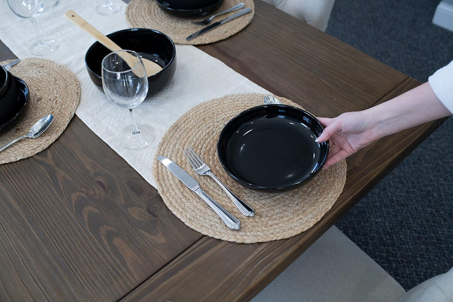 Elanze Designs Bistro Glossy Ceramic 8.5 inch Shallow Pasta Dinner Bowls Set of 4 - Perfect for Everyday uses from Italian Style Pasta to Caesar Salad, and Ramen to Pho, Black