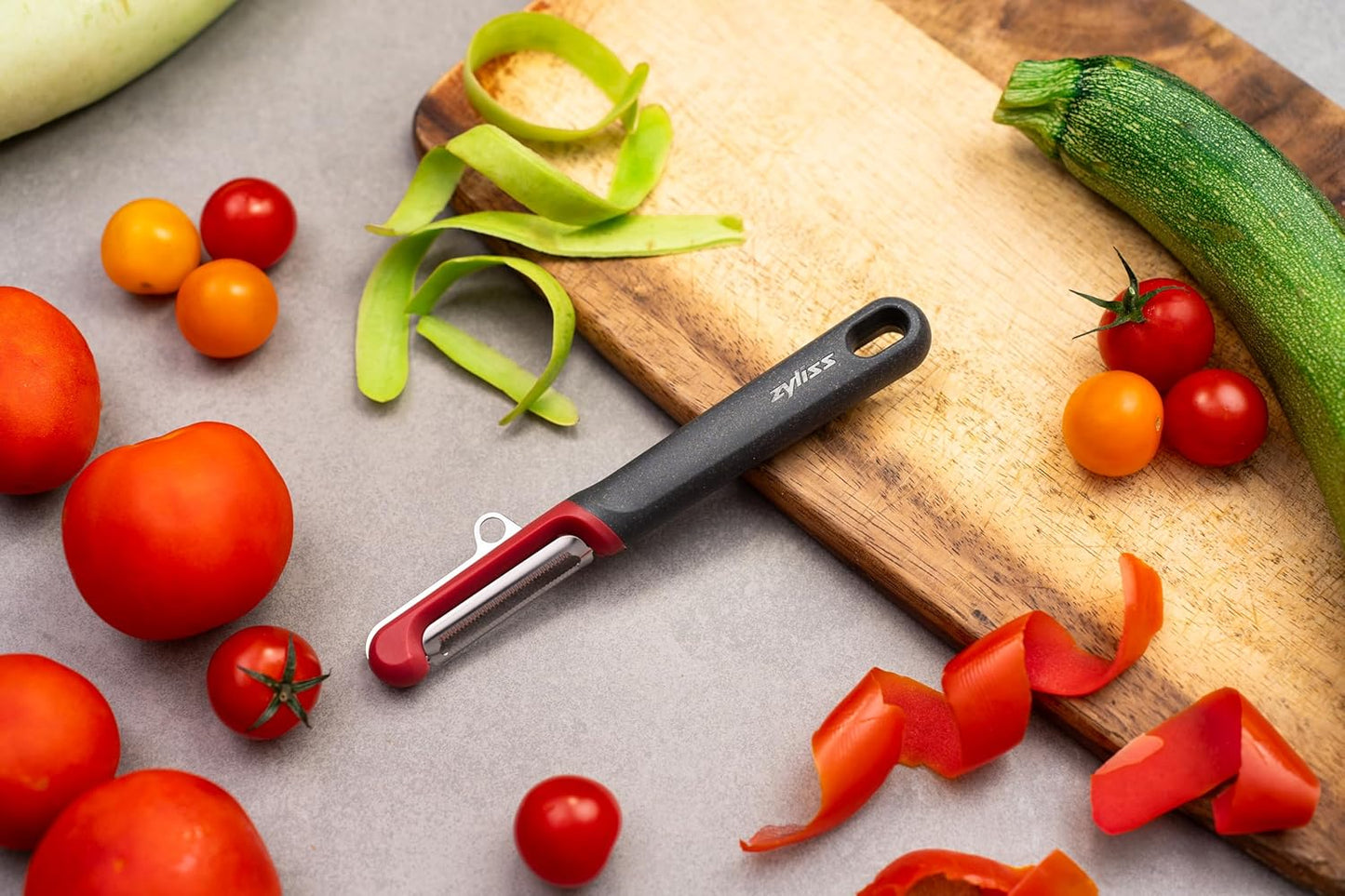 Zyliss Soft Skin Peeler – Ultra-Sharp Stainless Steel Blade for Tomatoes, Peaches & More – Ergonomic Wheatstraw Handle – Built-in Eye Cutter & Safety Cover – Dishwasher Safe – Fruit & Veggie Peeler