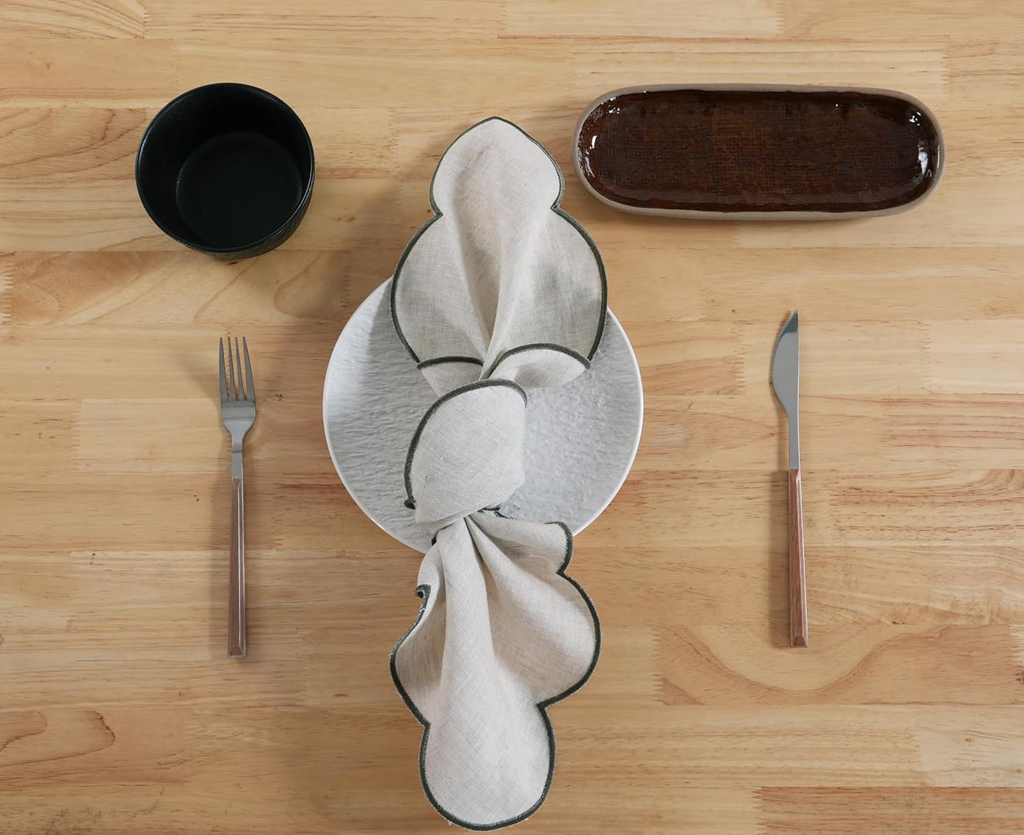 100% French Flax Linen Cloth Napkins Scalloped Embroidery 20’’x20’’ for Dinners, Parties, Weddings, Decorative Halloween, Spring, Easter, Set of 4 Pcs, Natural Linen(Edges-Green)