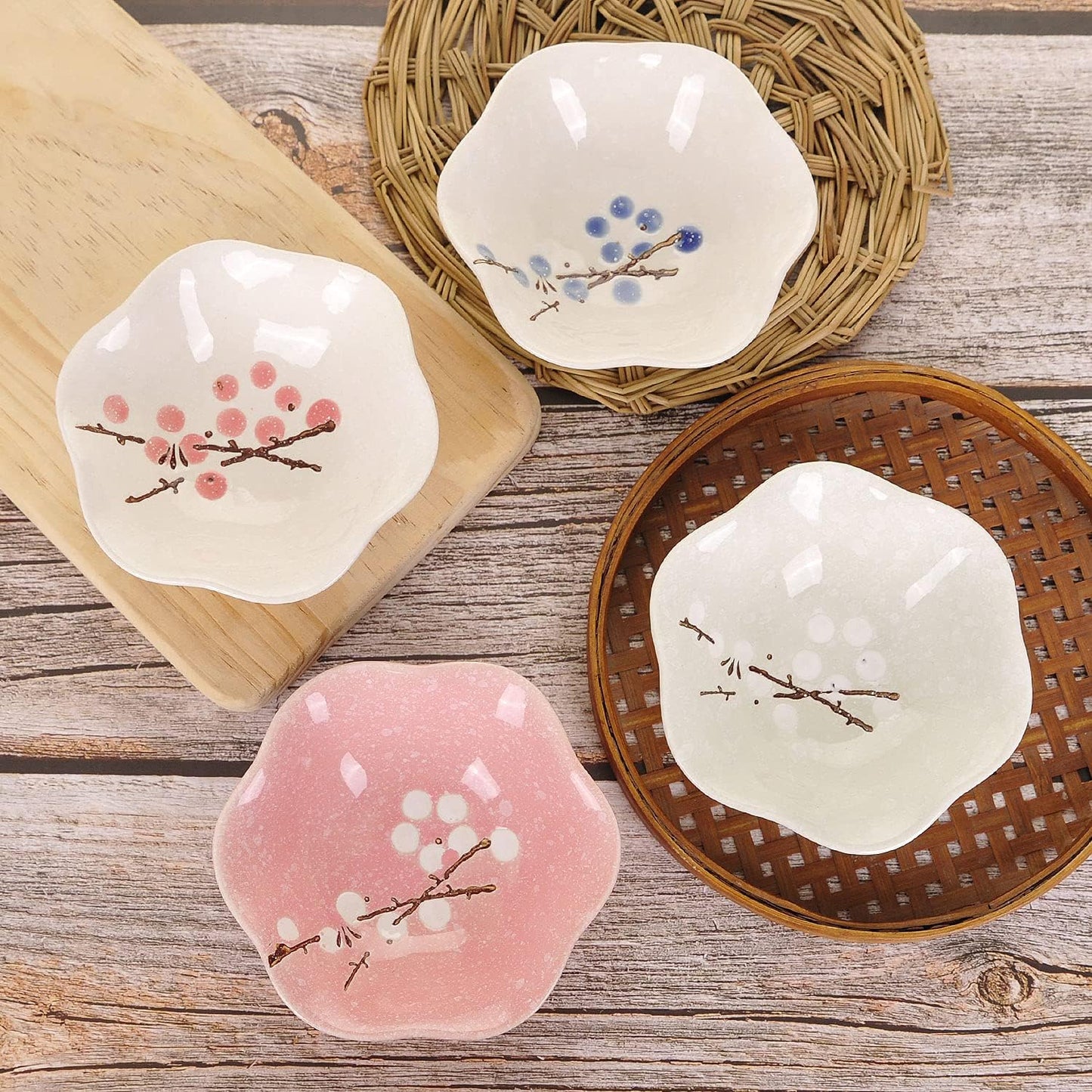 VanEnjoy Ceramic Japanese Dipping Bowl Soy Sauce Seasoning Dishes Soy Dipping Sauce Dishes set of 4, Floral pattern with Flower shape (leaves) (leaves)