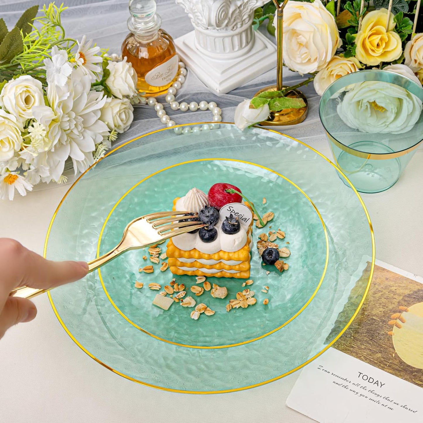 DaYammi 350 Pcs Clear Green Gold Plastic Plates, Hammered Disposable Dinnerware, Clear Green Plates Set Include 100 Plastic Platos, 150 Gold Disposable Silverware, 50 Cups And 50 Napkins for Party