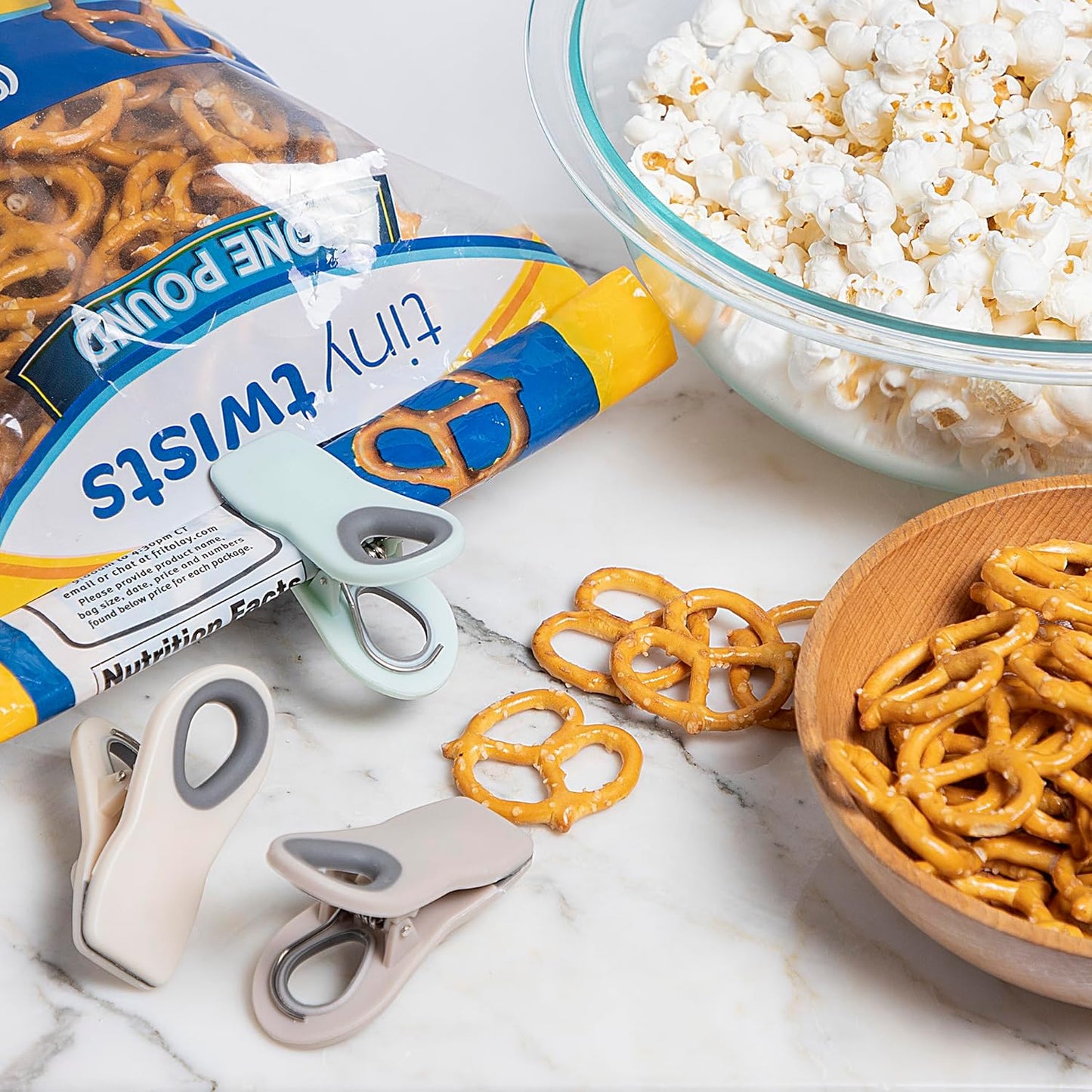 COOK WITH COLOR Bag Clips with Magnet- Food, Chip and Bag Clips for Food Storage with Airtight Seal Grip for Bread Bags, Snack Bags and Food Bags (Mint, Pack of 20)