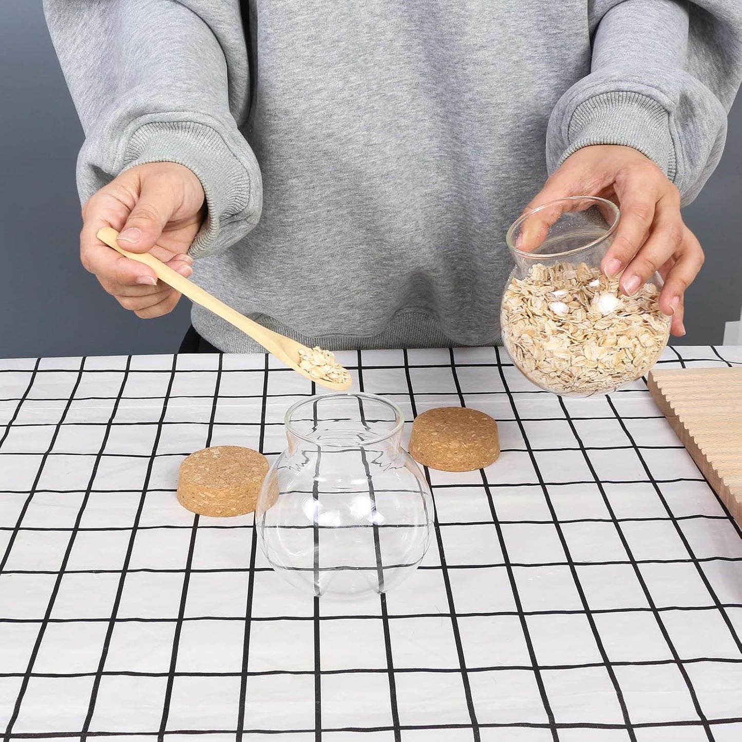 17oz Glass Jars with Airtight Cork Lids,Wedding Candy Jar,Glass Storage Jars Great Ideal for Kitchen Storage, Tea, Biscuits, Cereals, Flour, Beans, Spices, Coffee Beans (4)