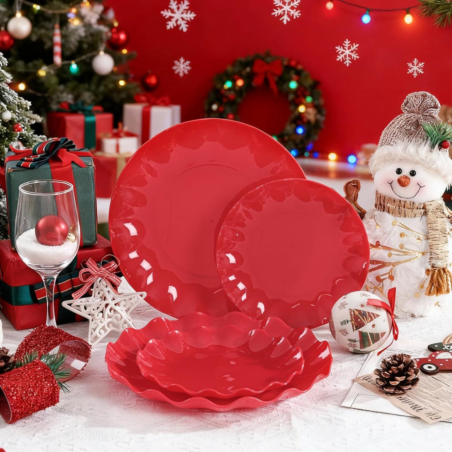LIYH 50 Pcs Red Plastic Plates Reusable Christmas Plastic Plates Unbreakable Holiday Dinnerware Set Scalloped Plate for Christmas Day,Dishwasher Safe BPA Free (25Guests)