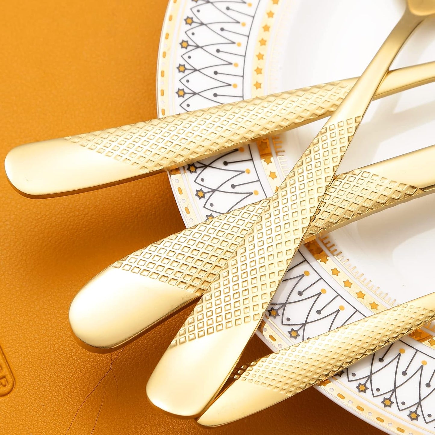 Hammered Silverware Set Gold Modern Stainless Steel Flatware for 4 Forks Knives and Spoons Party Dinning Utensils Elegant Creative Design Handle Festival Parties Everyday Use