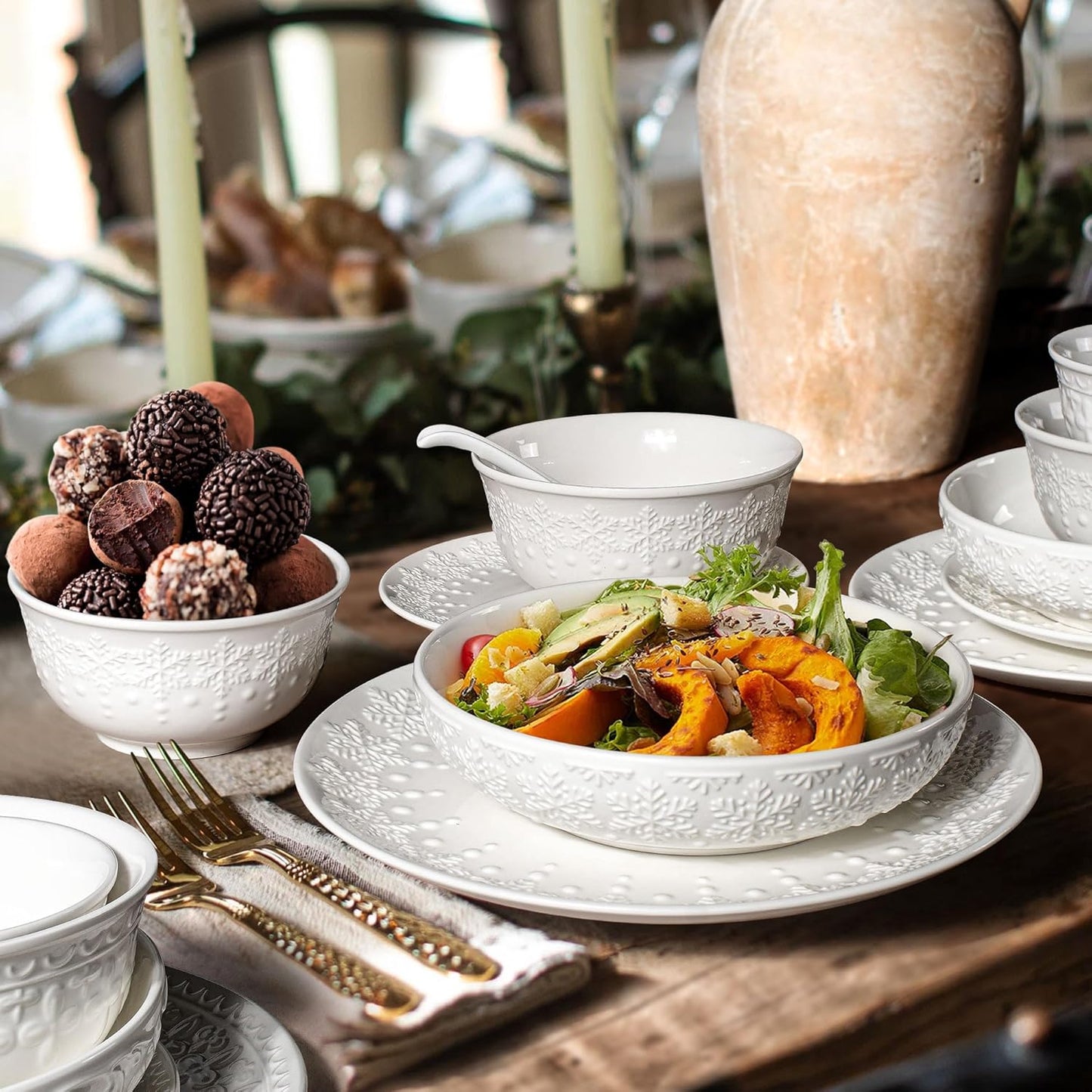 Pasta Bowls, 32oz Salad Bowls Set of 4, White Ceramic Soup Bowls 8 Inch Embossment Large Serving Bowl Wide and Shallow Bowls for Kitchen, Microwave & Dishwasher Safe (Snowflake)