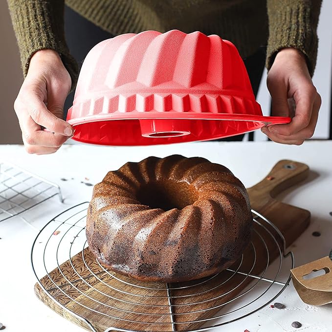 Kenond 9.5 Inch Silicone Cake Pans, Non-stick Fluted Cake Pan with Sturdy Handle, Cake Baking Molds, Perfect Bakeware for Cake, Jello, Gelatin, Bread, Para Gelatinas (Red)
