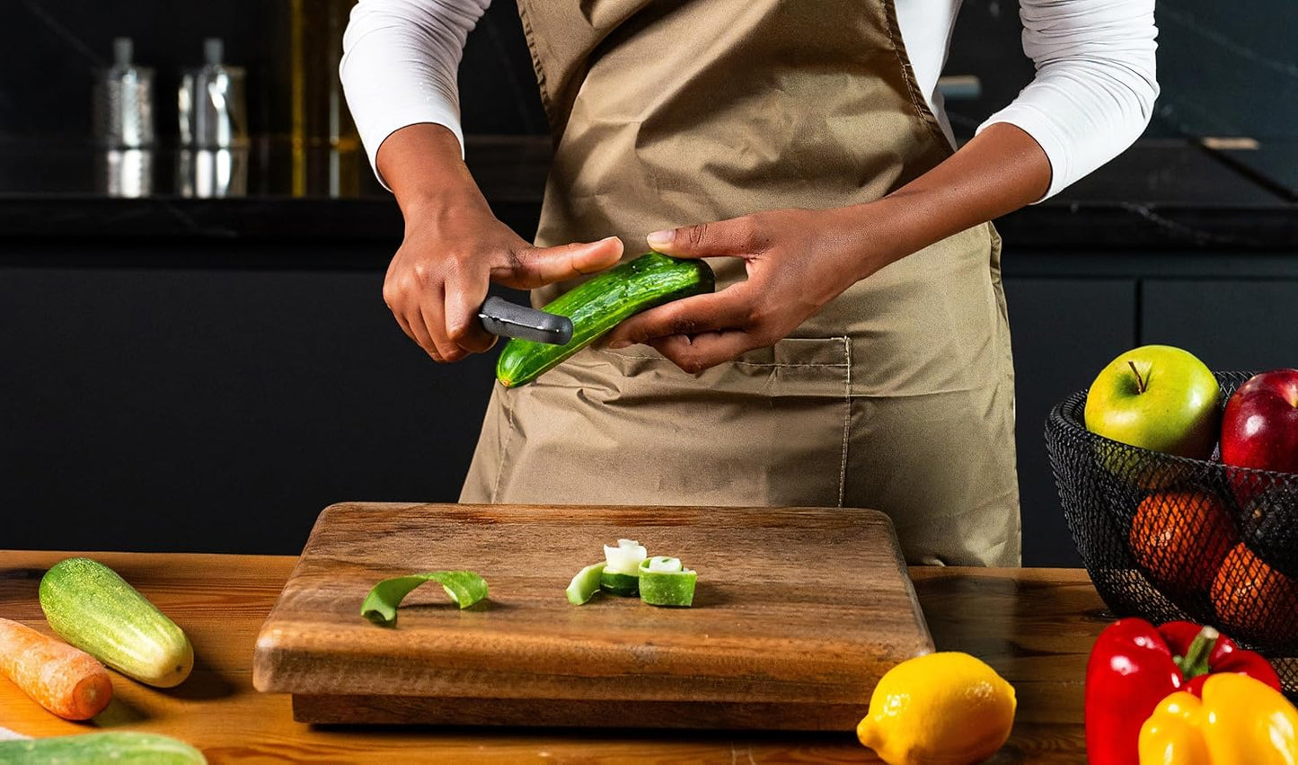 Zyliss Swivel Peeler – Ultra-Sharp Stainless Steel Blade for Potatoes, Carrots & Soft Fruits – Ergonomic Wheatstraw Grip – Built-in Eye Cutter & Safety Cover – Dishwasher Safe – Vegetable Peeler