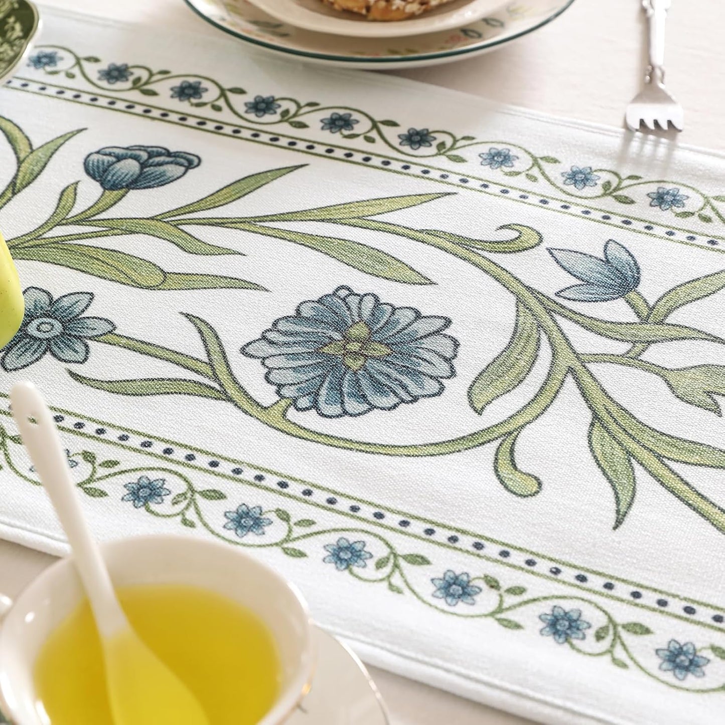 ISAENNE Designer Elegant Linen Table Runner 102 Inches Long,Vintage Blue Floral Pattern Decor Table Runners for Dining Tables,Kitchen Tables,Thanksgiving,Christmas,Banquet,12"*102"-Mosella E