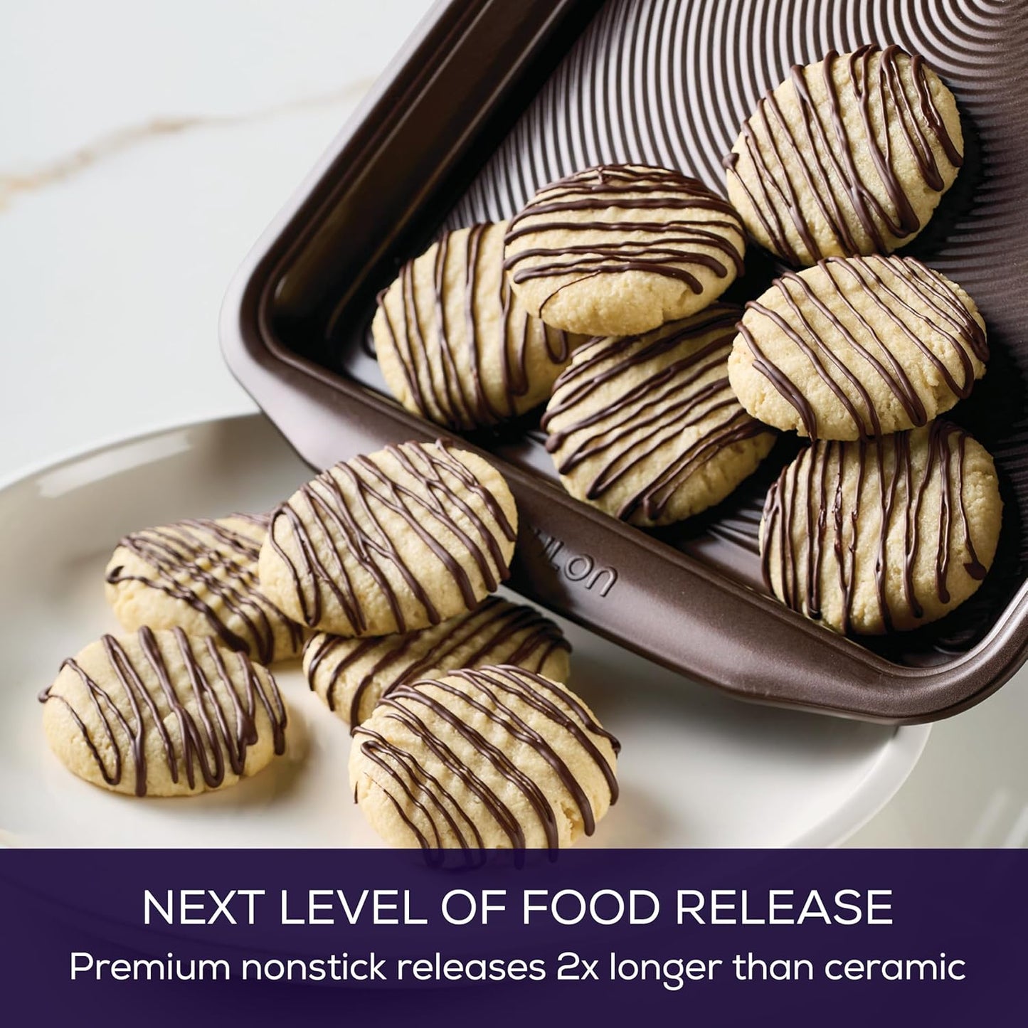 Circulon Nonstick Bakeware Set with Nonstick Cookie Sheets / Baking Sheets - 2 Piece, Chocolate Brown , Set (9" x 13" & 10" x 15")