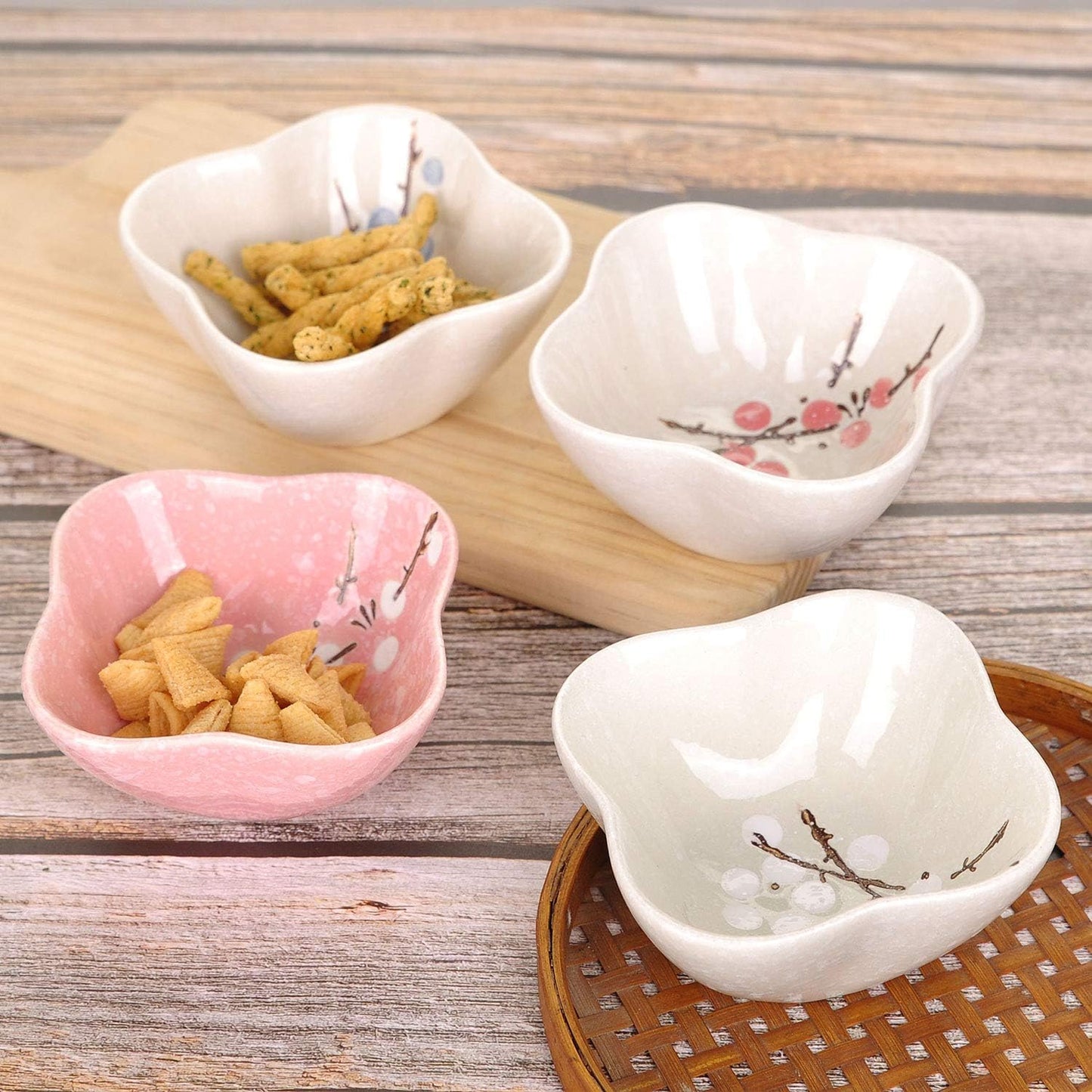 VanEnjoy Ceramic Japanese Dipping Bowl Soy Sauce Seasoning Dishes Soy Dipping Sauce Dishes set of 4, Floral pattern with Flower shape (leaves) (flower)