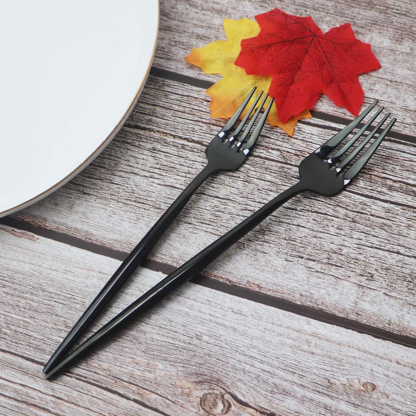 JASHII 20 Pieces Flatware Set, 18/10 Stainless Steel Utensils, Service for 4, Heavy Duty Silverware Gift, Dishwasher Safe, Mirror Polished Dinner Knife, Fork, Spoon for Restaurant (Black)