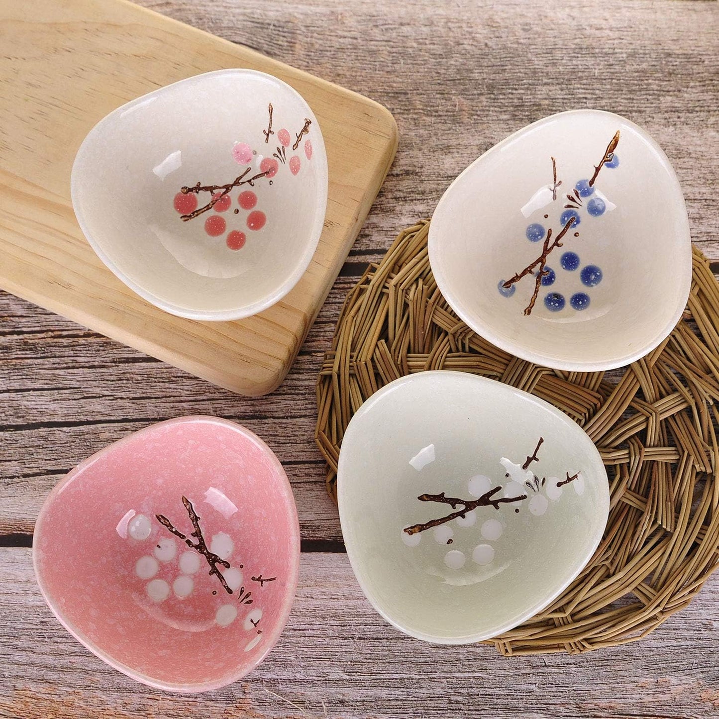 VanEnjoy Ceramic Japanese Dipping Bowl Soy Sauce Seasoning Dishes Soy Dipping Sauce Dishes set of 4, Floral pattern with Flower shape (leaves) (fruit)