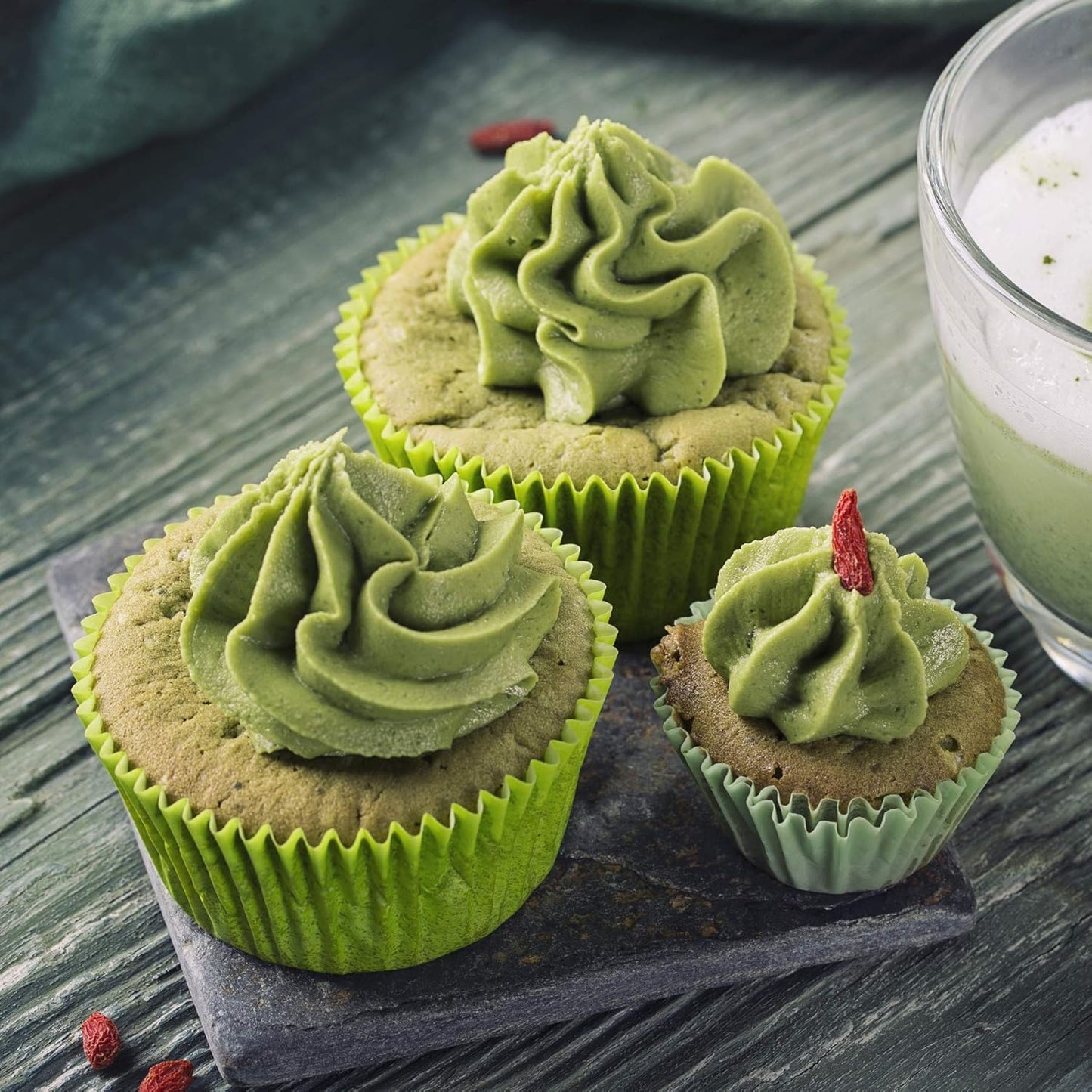 Eoonfirst Standard Size Baking Cups Christmas Day Party Cupcake Liners 200 Pcs (Green)