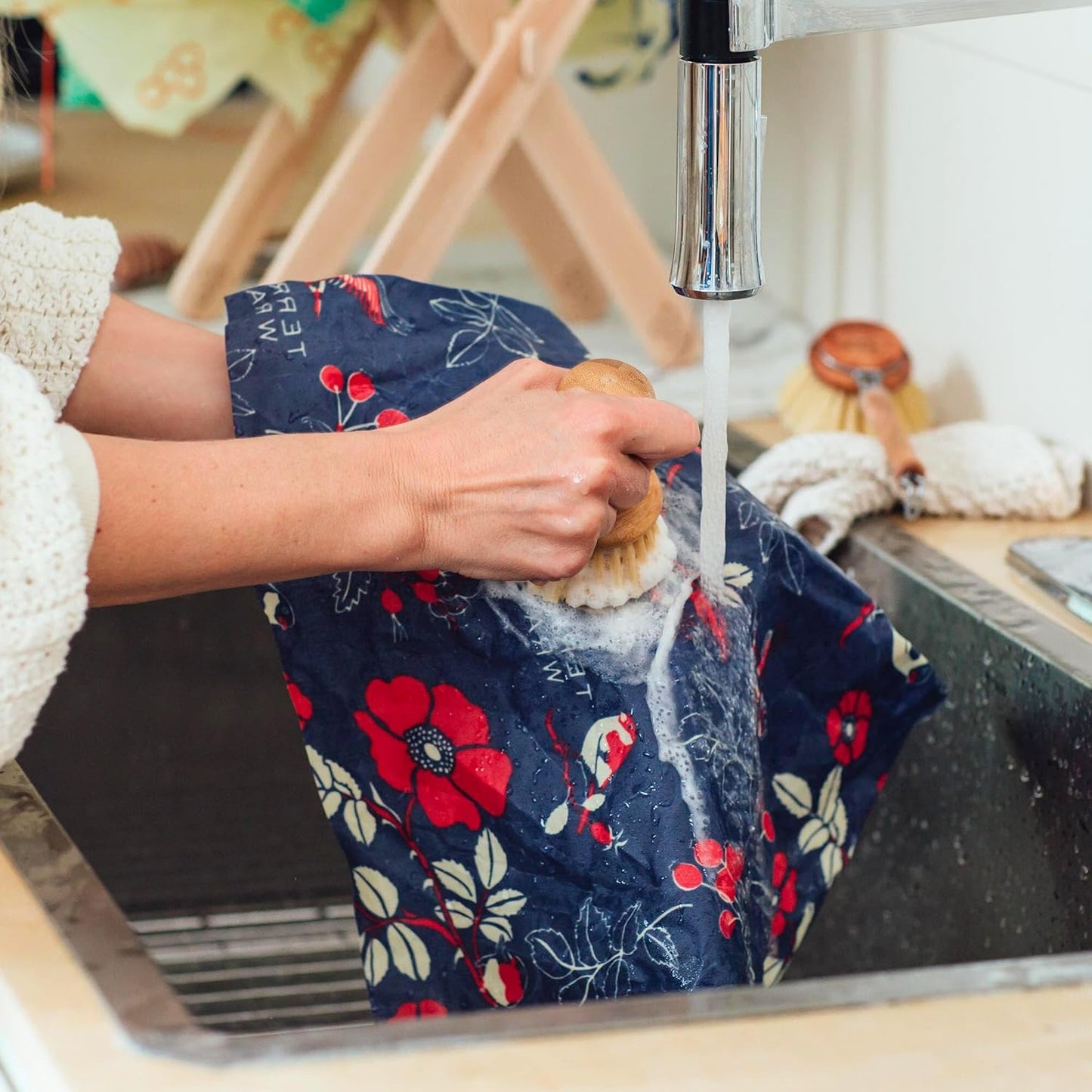 Bee's Wrap Beeswax Wraps for Food - Made in USA Reusable & Organic Food Wraps, Sandwich Wrap & Bowl Covers - Eco-Friendly Alternative to Aluminum Foil & Plastic Wrap, Botanical 3 Pack (S, M, L)