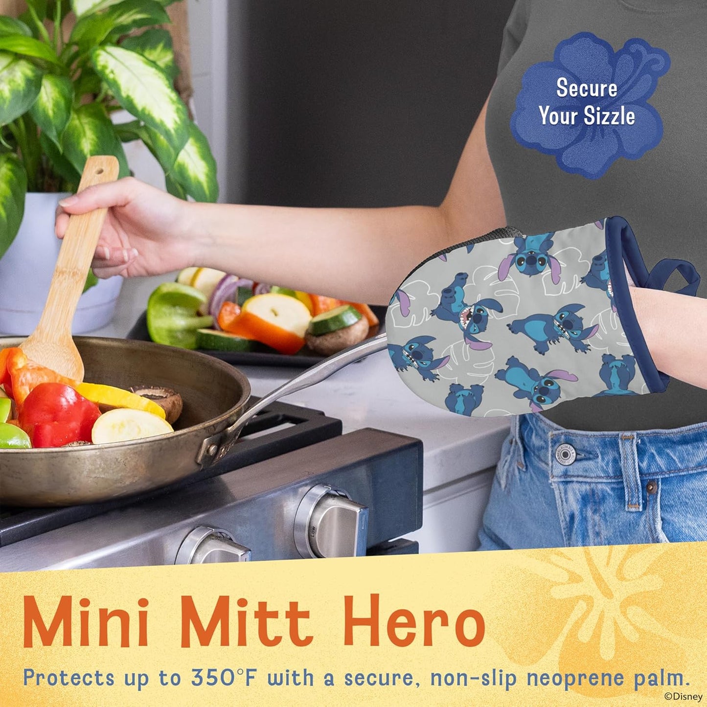 Disney Apron & Oven Mitts Set – 3 Piece Bundle with 1 Cotton Kitchen Apron for Cooking & 2 Heat Resistant Pot Holders