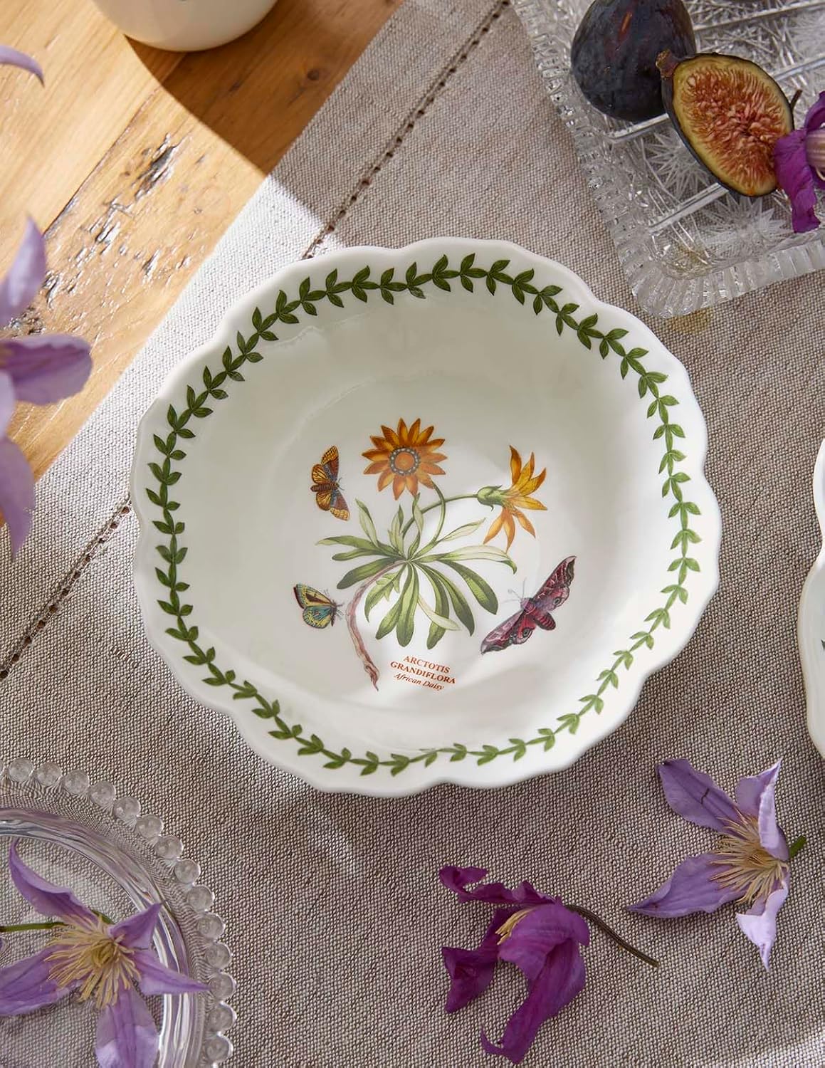 Portmeirion Botanic Garden Lotus Blossom Bowl, African Daisy Illustration, 6" Porcelain Floral Dish for Side, Snack or Dessert Use - Microwave, Oven, Freezer & Dishwasher Safe