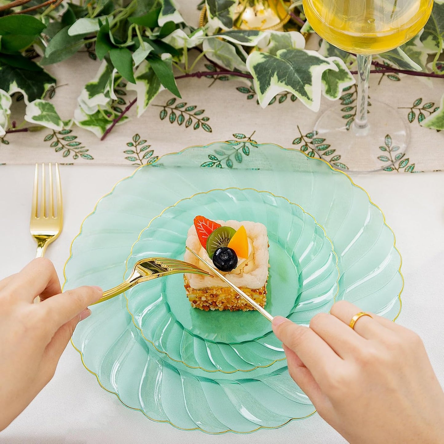 YOUBET 125PCS Clear Green Plastic Plates with Gold Rim - Green and Gold Plastic Plates Include 25 Dinner Plate 25 Dessert Plate 75 Disposable Silverwares for Wedding & Party & Christmas