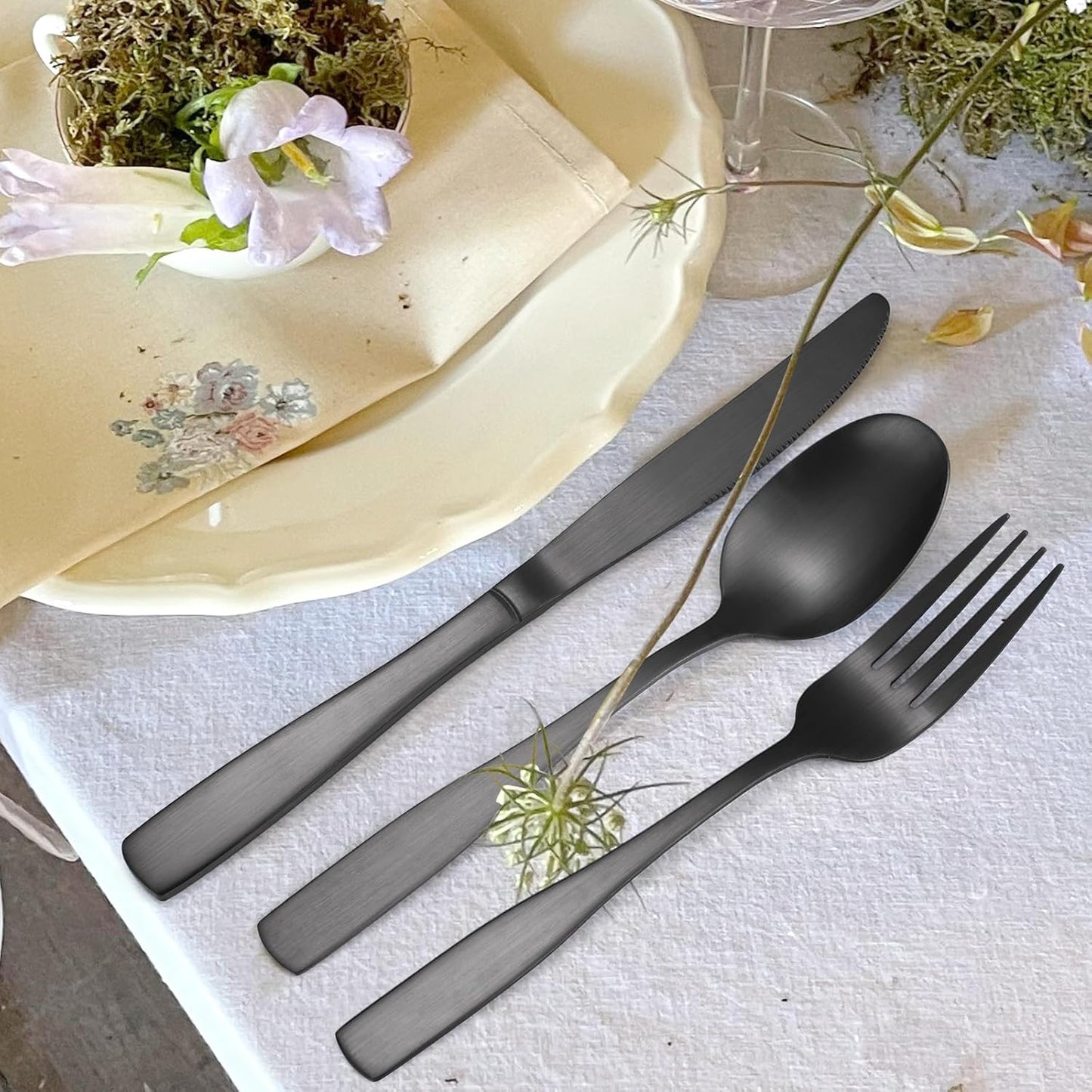 Black Matte Flatware With Square Handle Stainless Steel Cutlery Set for 6 Modern Silverware 30 pieces Knives Forks and Spoons for Home Kitchen Utensils