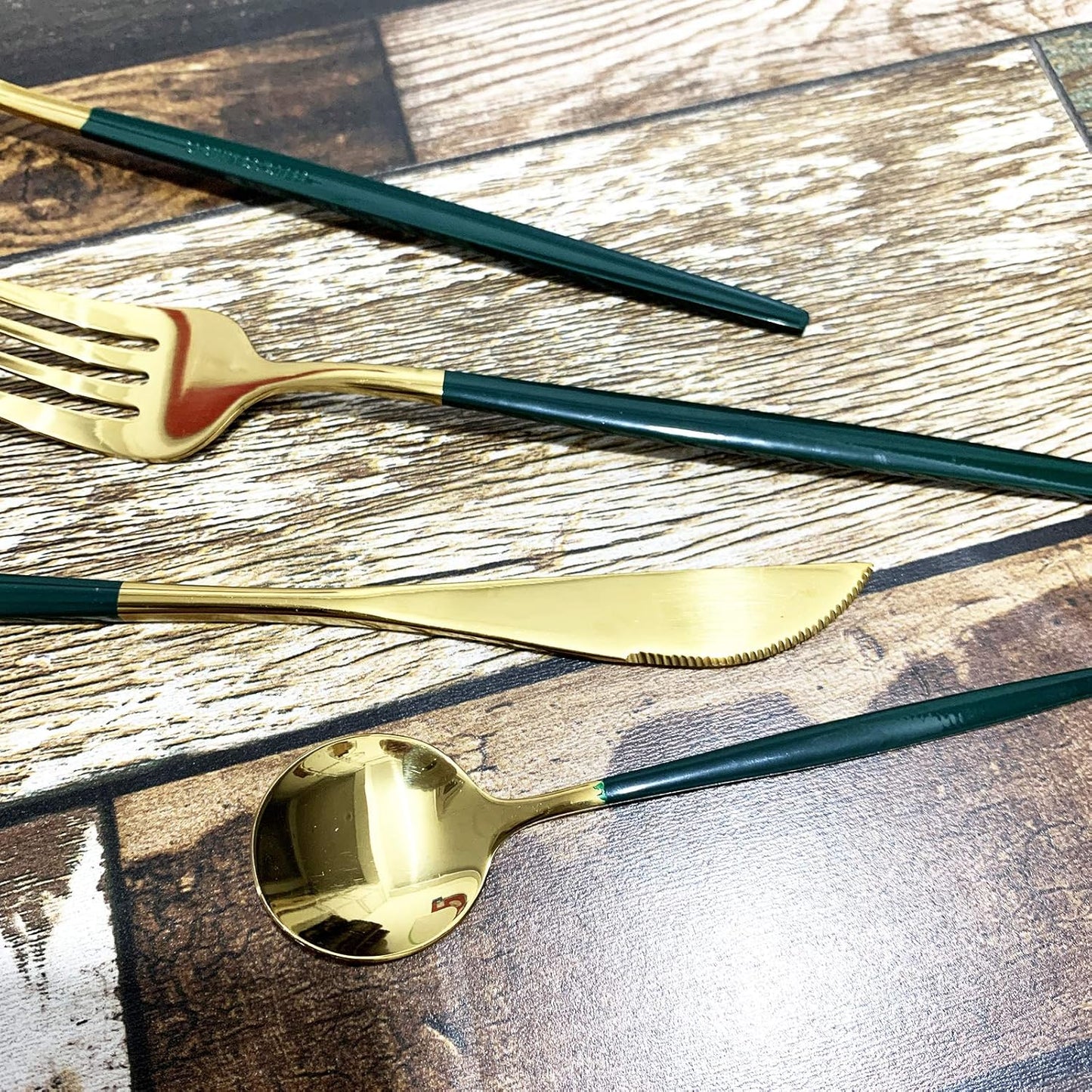 Gugrida Silverware Set - 18/10 Stainless Steel Reusable Utensils Flatware Set, Mirror Cutlery Service For 10 Flatware Set, Great for Family Gatherings & Daily Use (Green Gold)