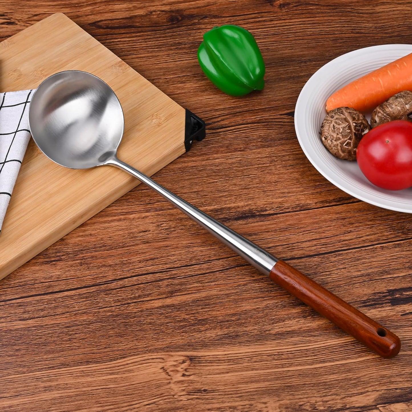 FJNATINH Soup Ladle, Metal Ladle Stainless Steel for Soup Sauces, Kitchen Ladle Spoon with Heat-proof Wooden Handle, Easy to Clean