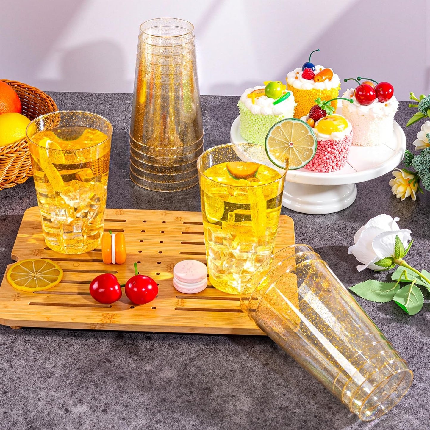 I00000 100 Pack 20 oz Gold Plastic Cups, Gold Glitter Cups Disposable Plastic Wine Glasses Cocktail Glasses Premium Cup, 20 Ounce Glitter Disposable Tumblers for Party & Wedding