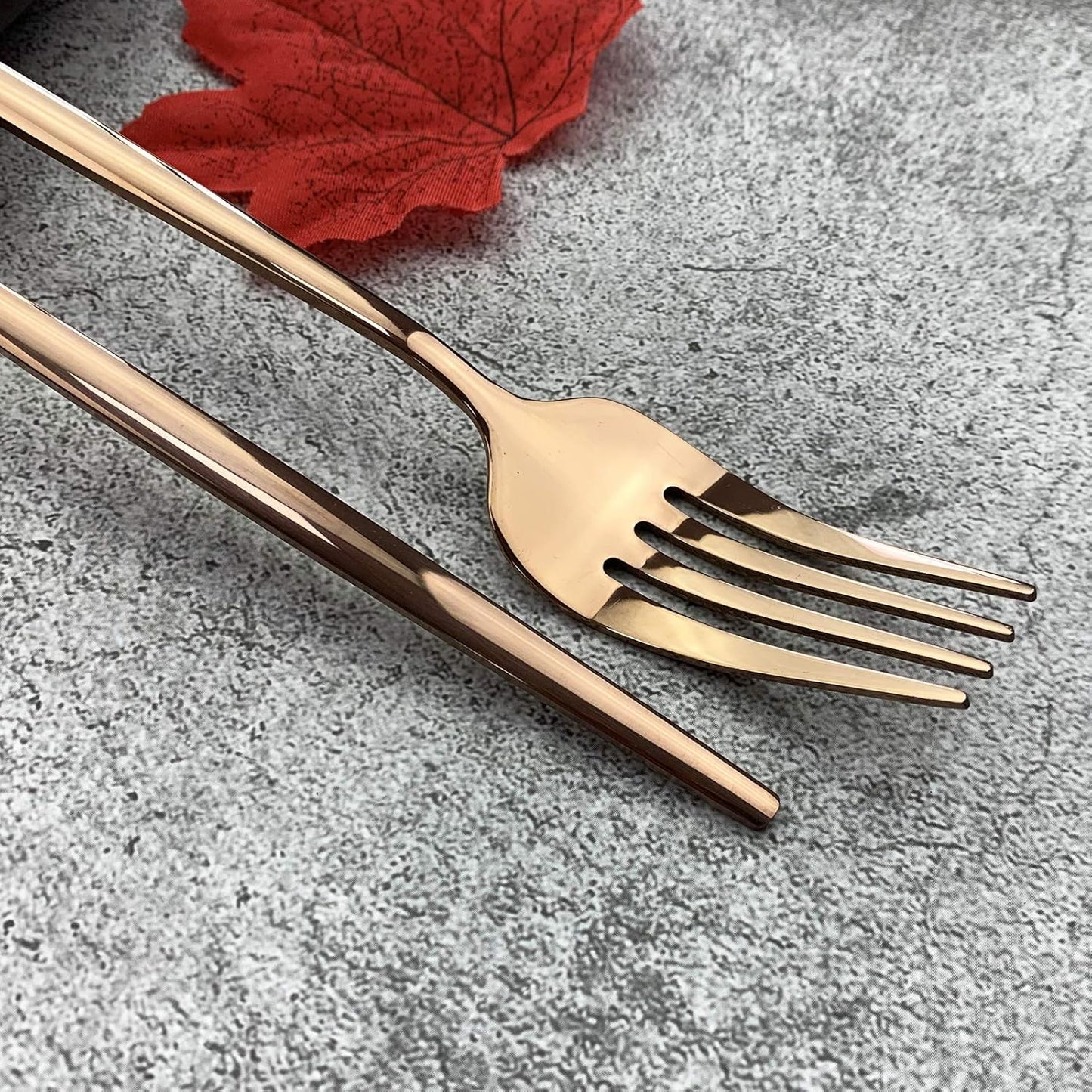 JASHII Silverware Set, Mirror Polished Copper Flatware Cutlery Set Service for 4, Shiny Finish 24 Pieces Stainless Steel Utensils Set Dinner Knife Fork Spoon Dessert Fork Salad Spoon Dishwasher Safe