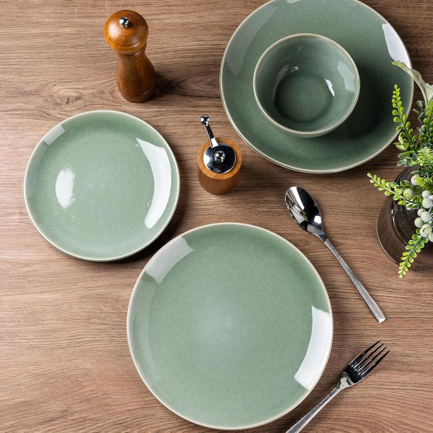 GBHOME Ceramic Dinnerware Sets for 8, 24 Pieces Stoneware Plates and Bowls Sets, Reactive Glaze Dish set -Scratch Resistant, Dishwasher&Microwave Safe-Malachite Green