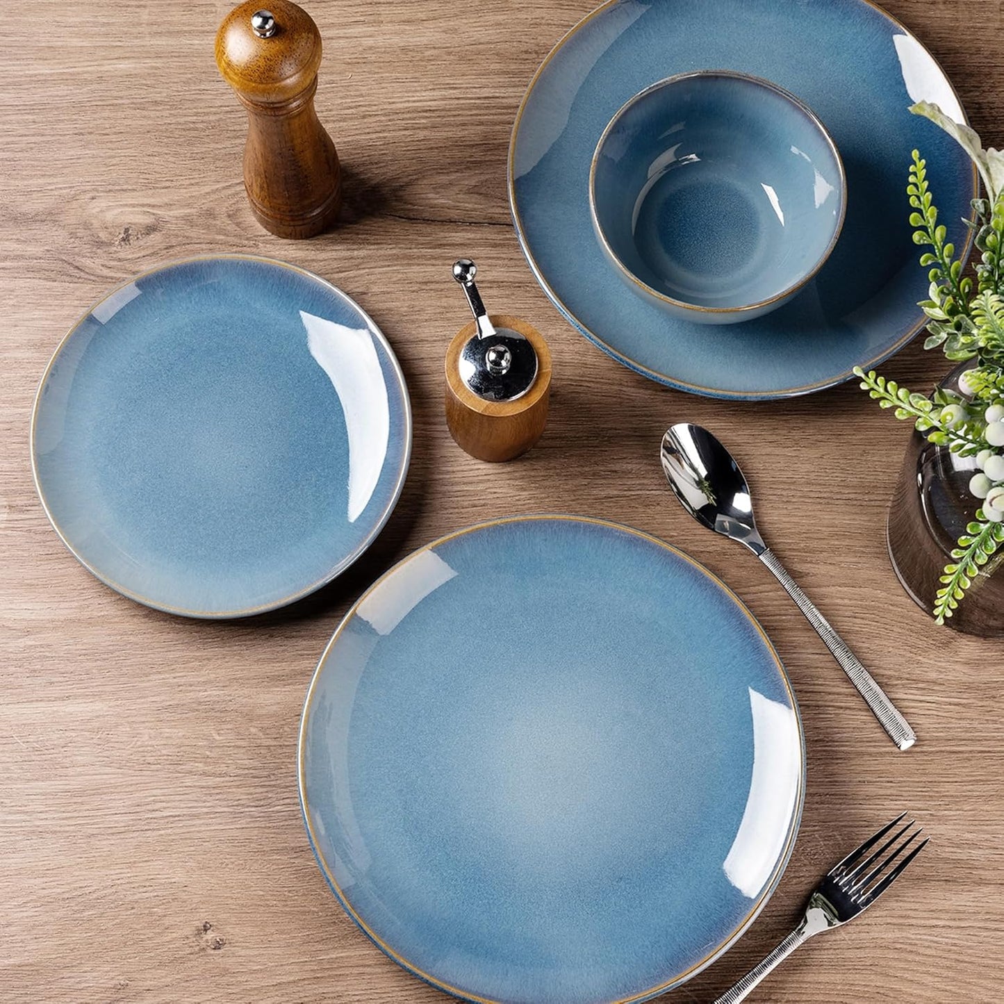 GBHOME Ceramic Dinnerware Sets for 6, 18 Pieces Stoneware Plates and Bowls Sets, Reactive Glaze Dishes -Scratch Resistant, Dishwasher&Microwave Safe-Alaskan Blue