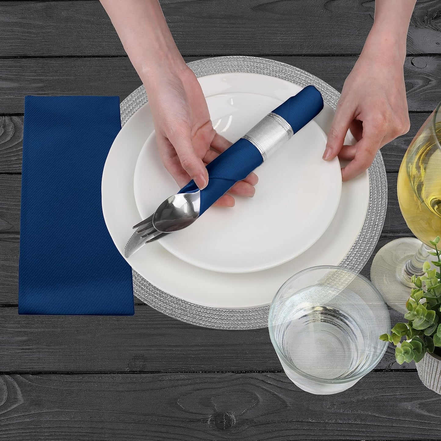 AMERICAN HOMESTEAD Paper Napkins - Navy Blue Disposable Linen-Like Dinner Napkins - Restaurant-Quality Table Serviettes for Weddings, Parties, and Events - 15.75" x 15.75" - 50 Count